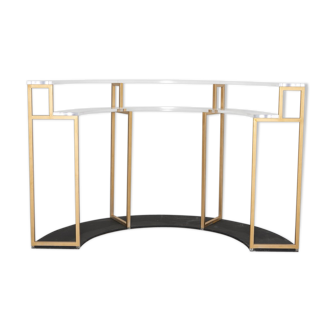 Counter, plexi display and gold metal