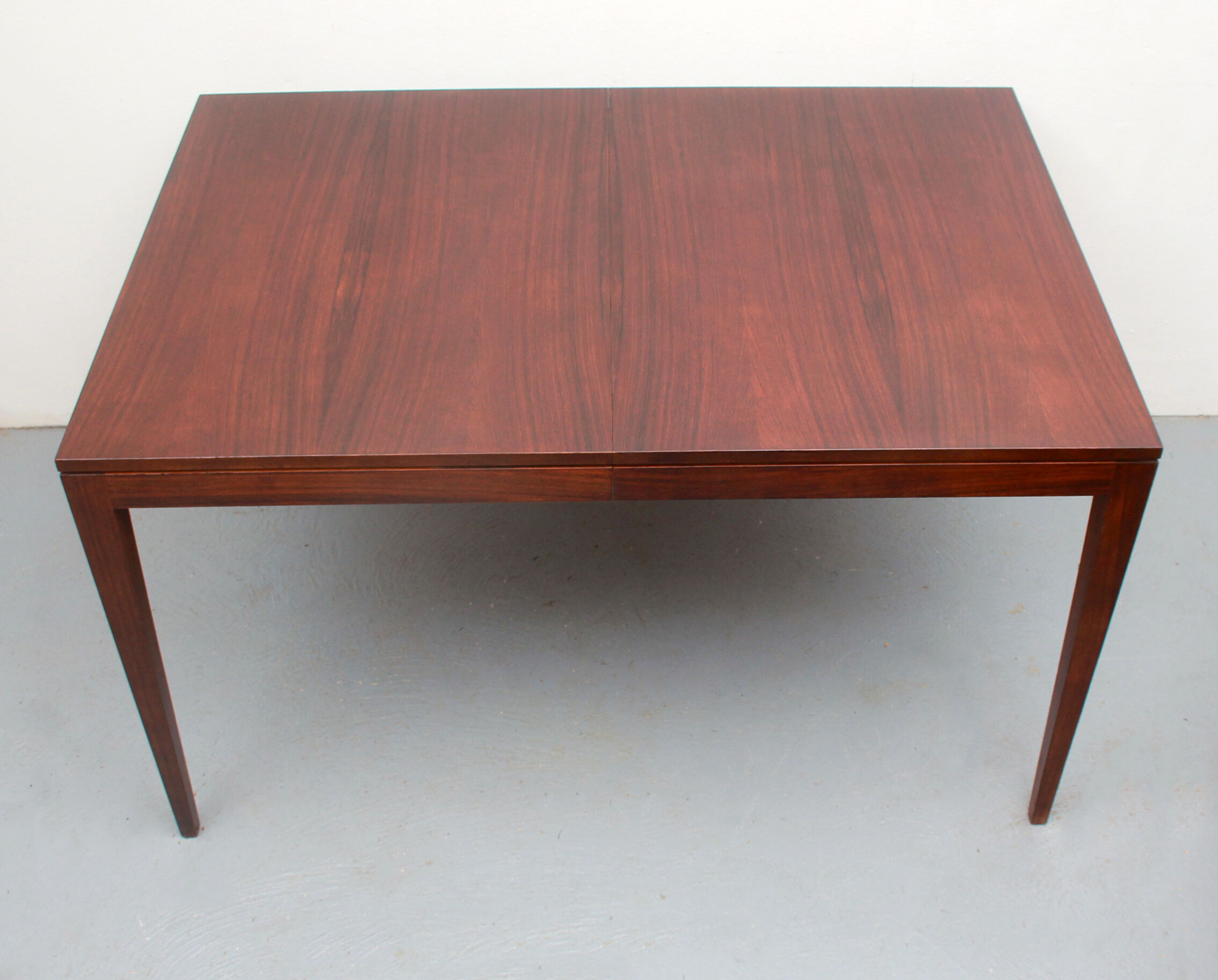 Salle à manger extensible des années 1960 en palissandre, restaurée