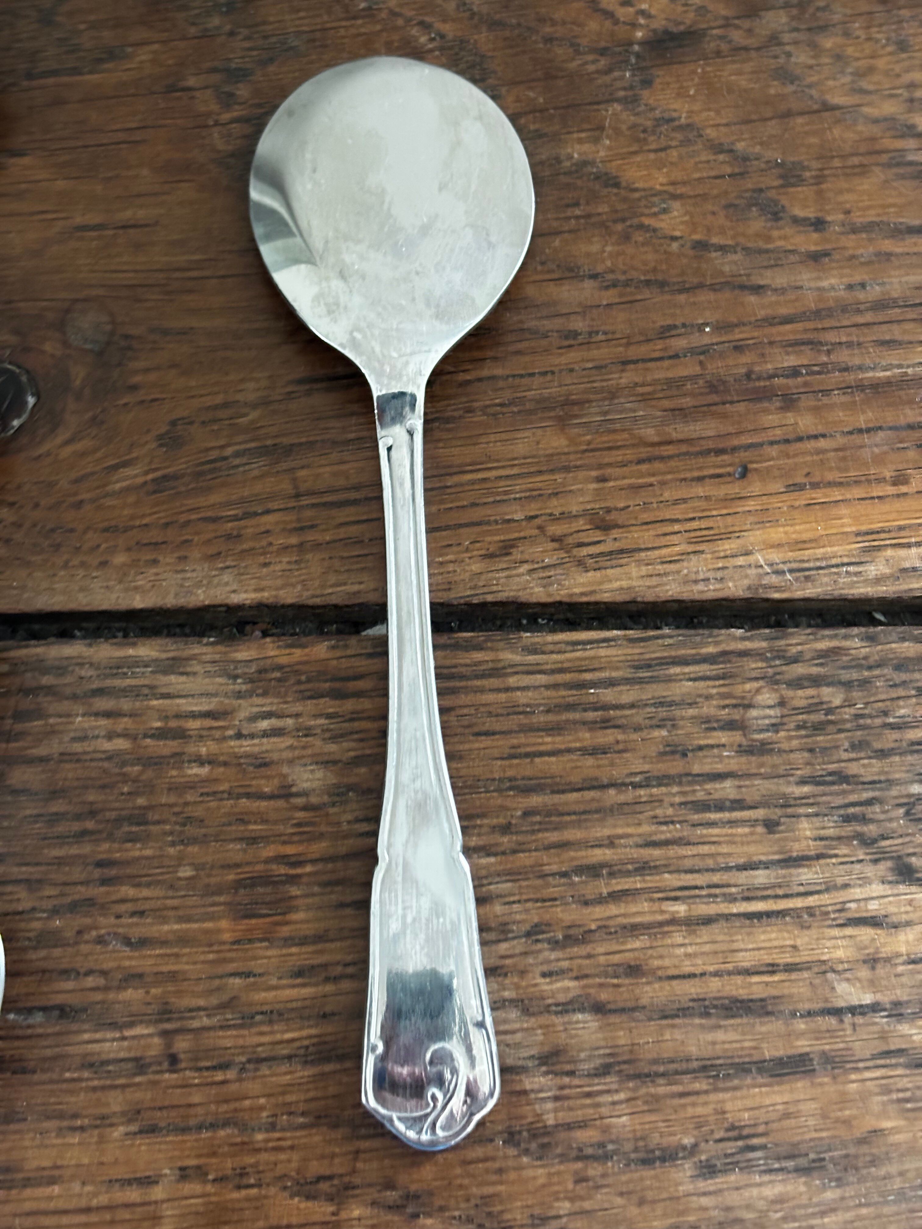 Lot de 8 coupes à glace en inox finement ciselées