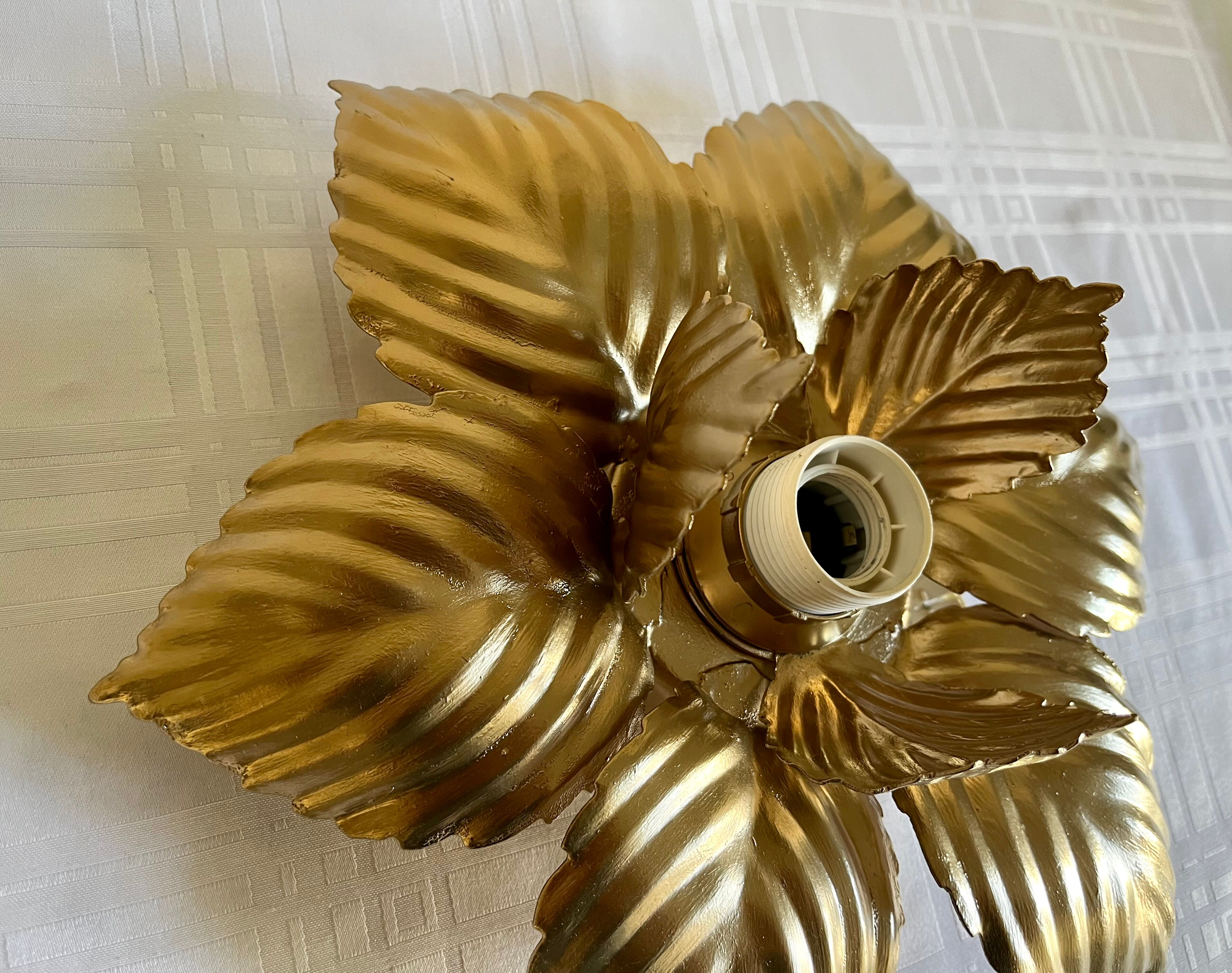 Golden flower wall lamp