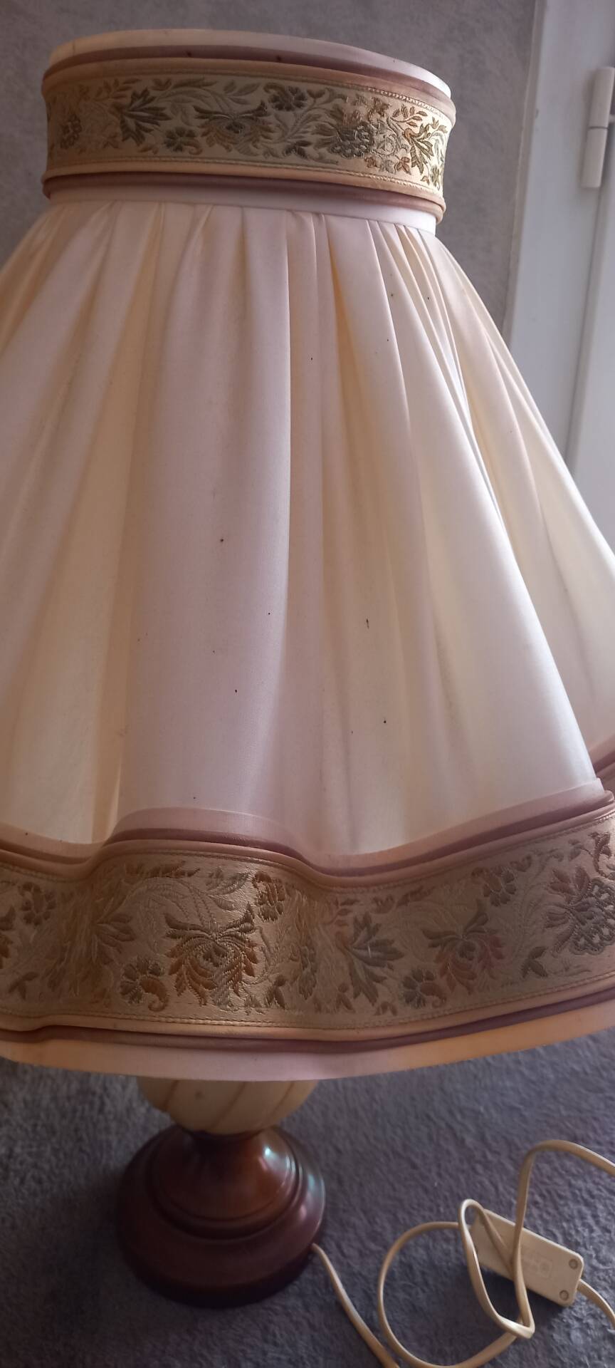 Grande lampe à poser albâtre et bois