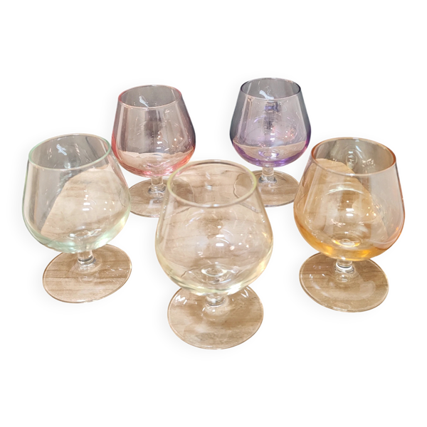 Ensemble de verres à digestif colorés