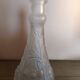 Vase en verre moulé pressé satiné art déco