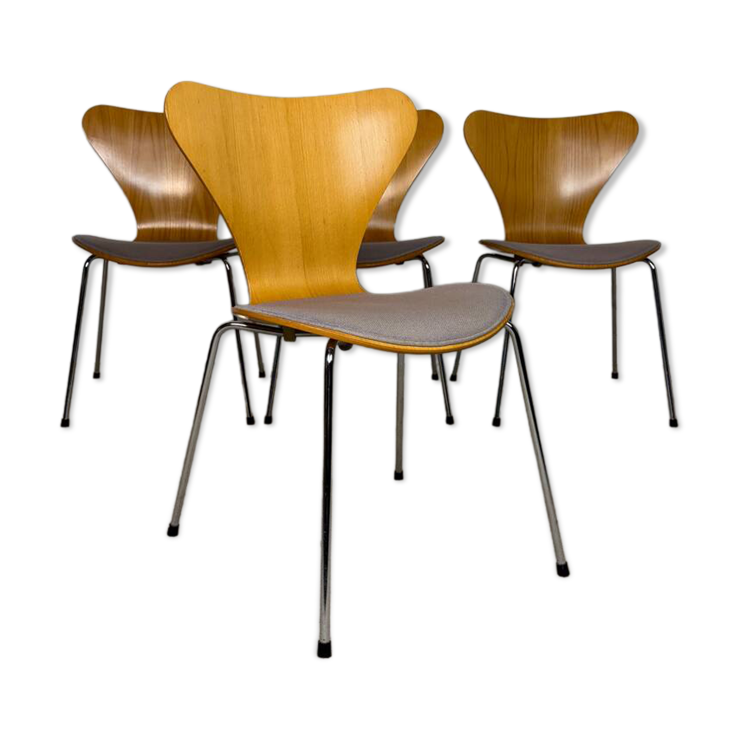 4 chairs Series 7 – Arne Jacobsen for Fritz Hansen