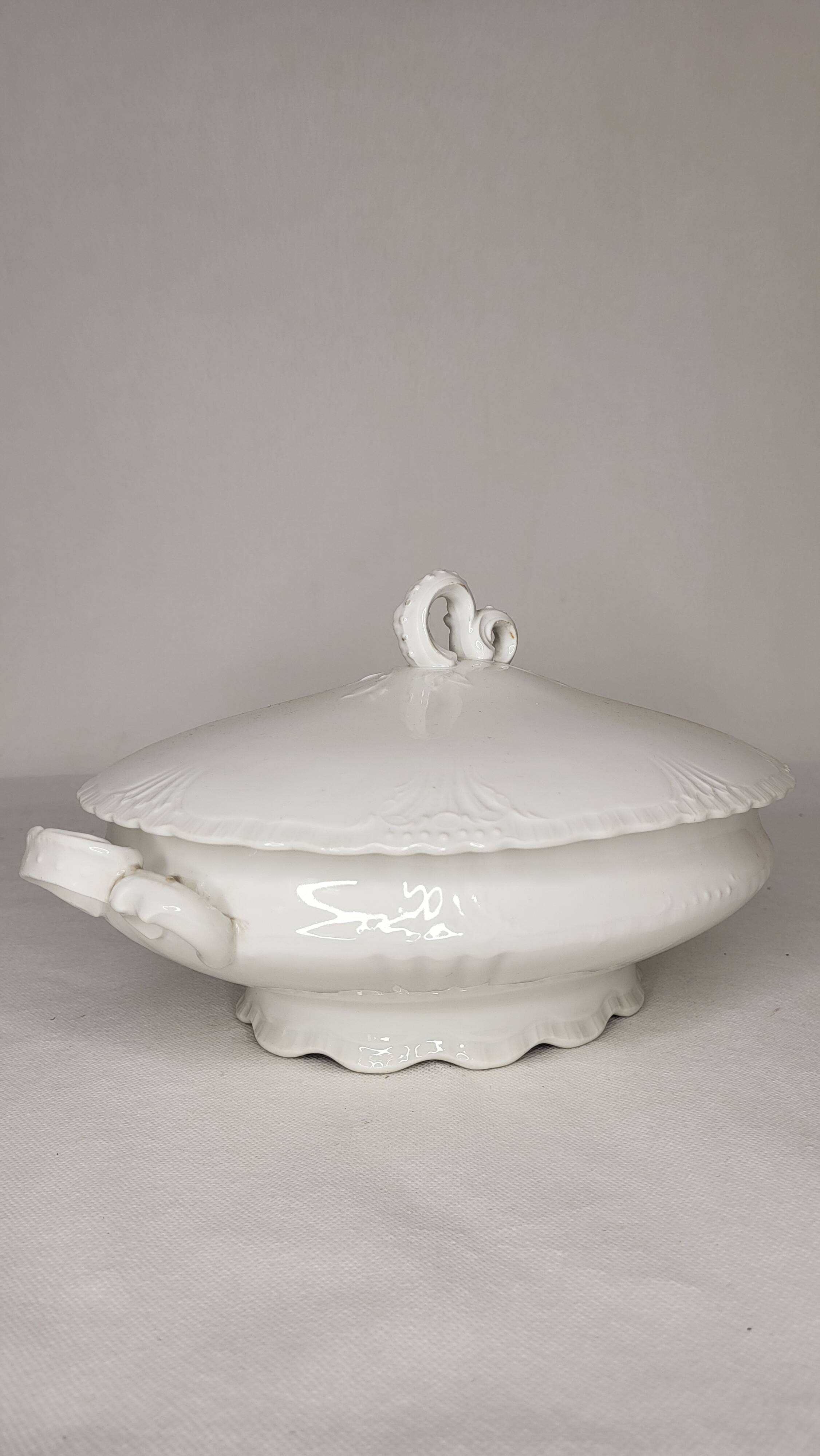 19th century Limoges porcelain tureen / vegetable dish