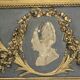 Miroir trumeau à decor d'un médaillon de femme 106cm haut