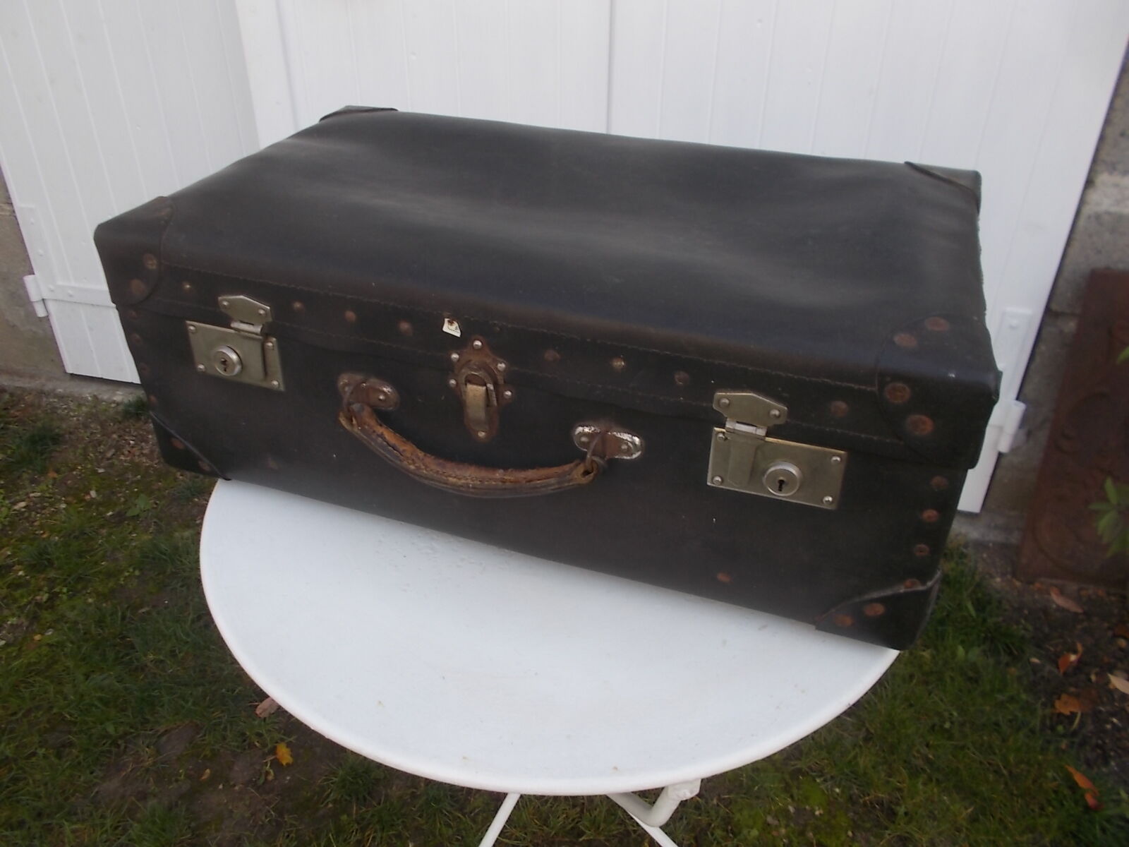 Vintage trunk suitcase