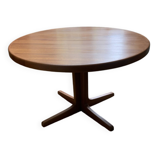 Table ronde en teck à pied central avec une rallonge. Danemark 1960