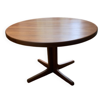 Round teak table with central leg and extension. Denmark 1960