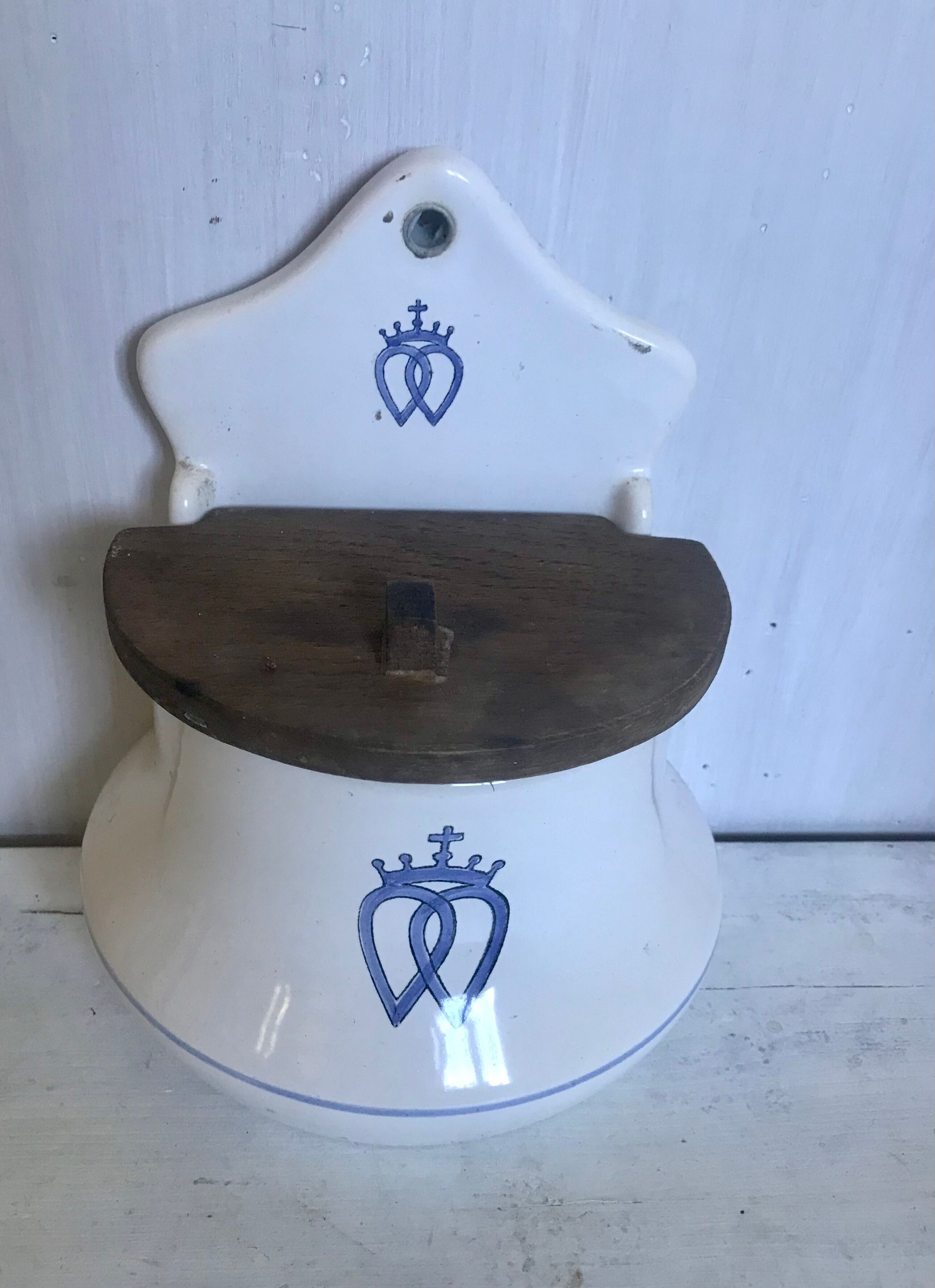 Ceramic salt box