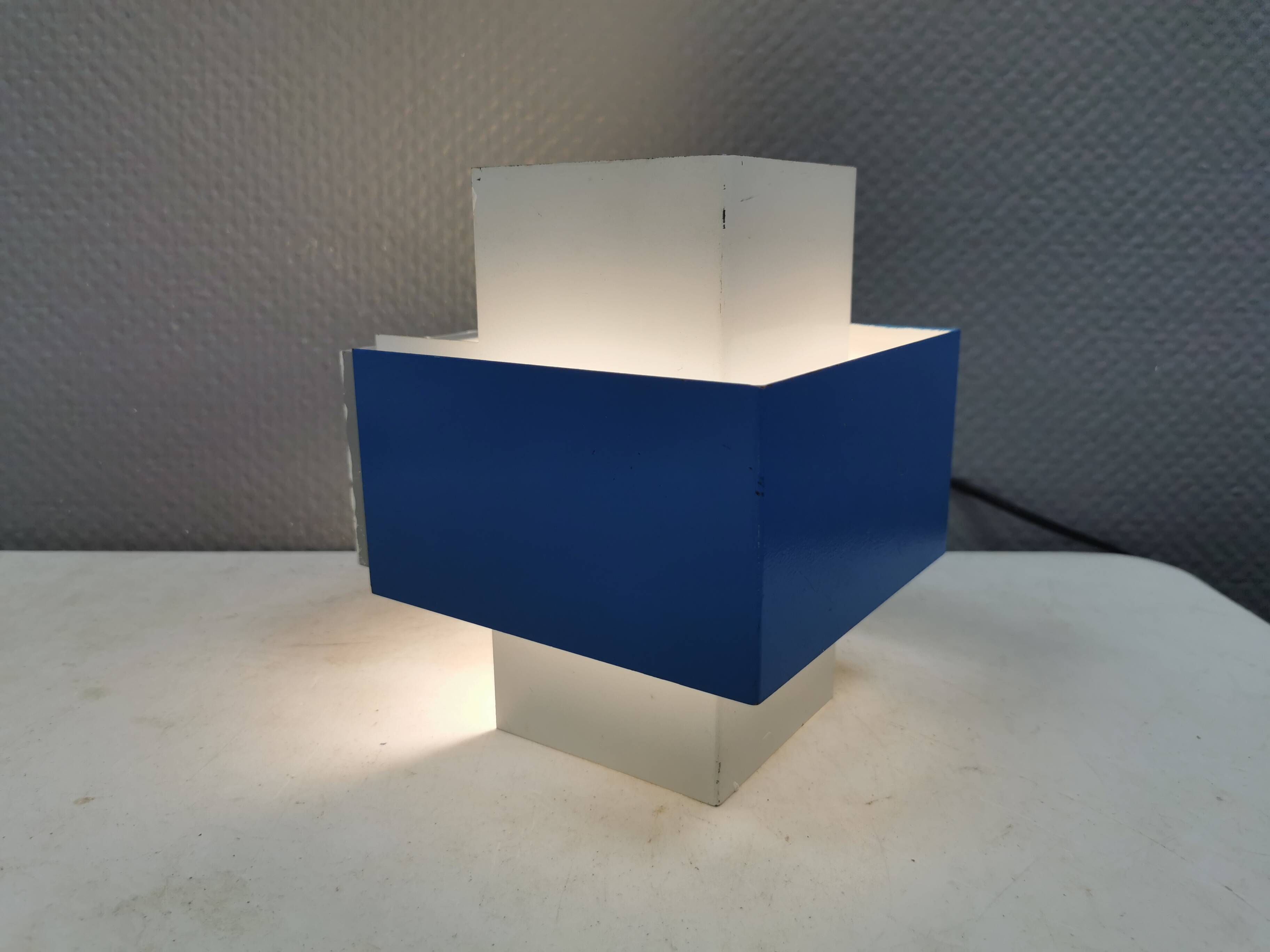 Wall lamp attributed to Louis Kalff for Phillips in the early 1960s.