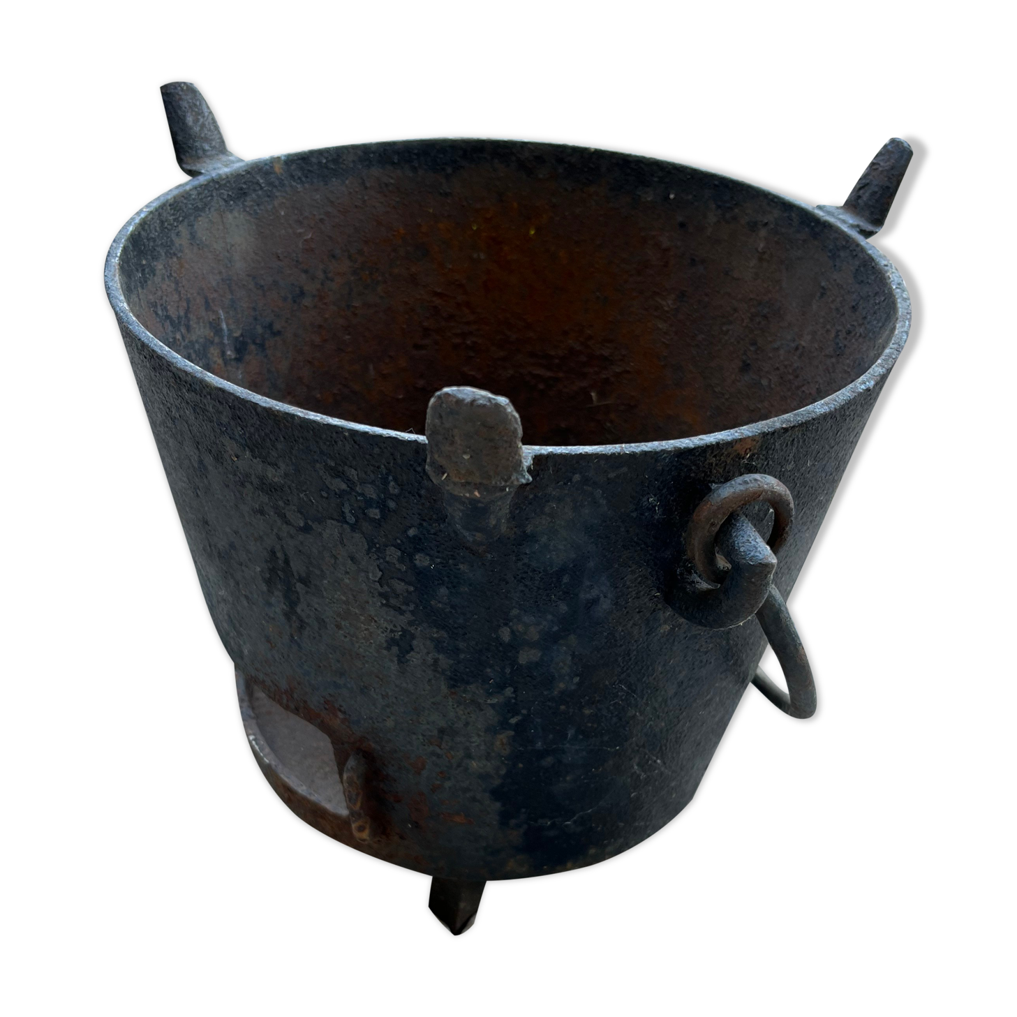 Cast iron pot