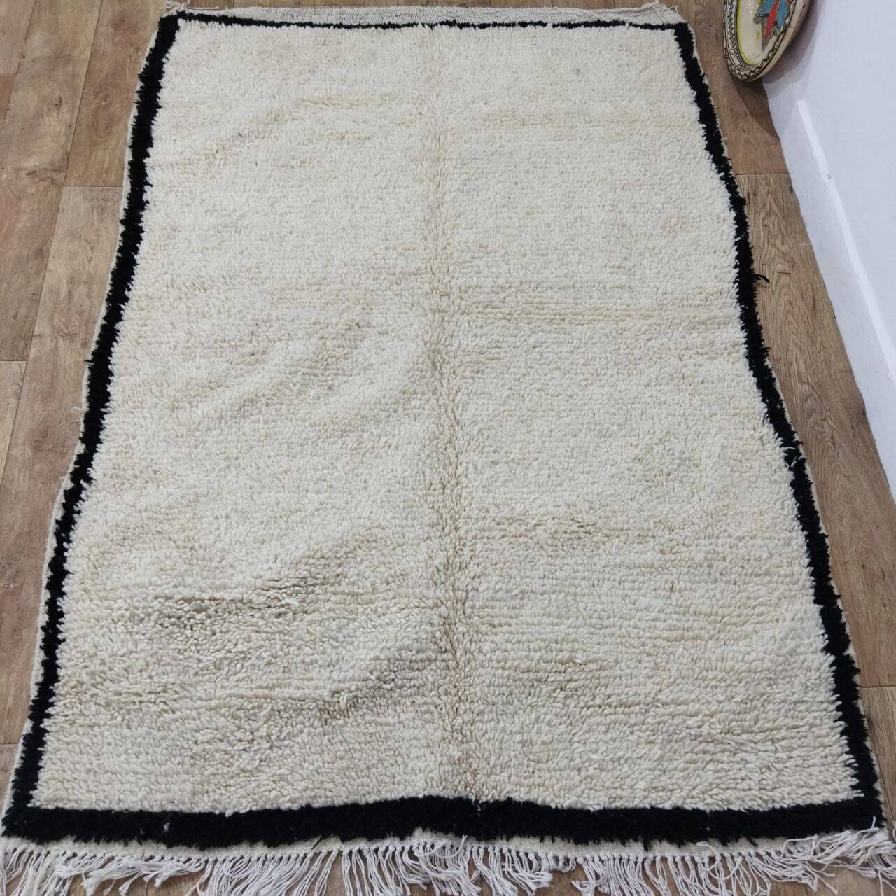 Handcrafted Moroccan Berber Rug 195 X 138 CM