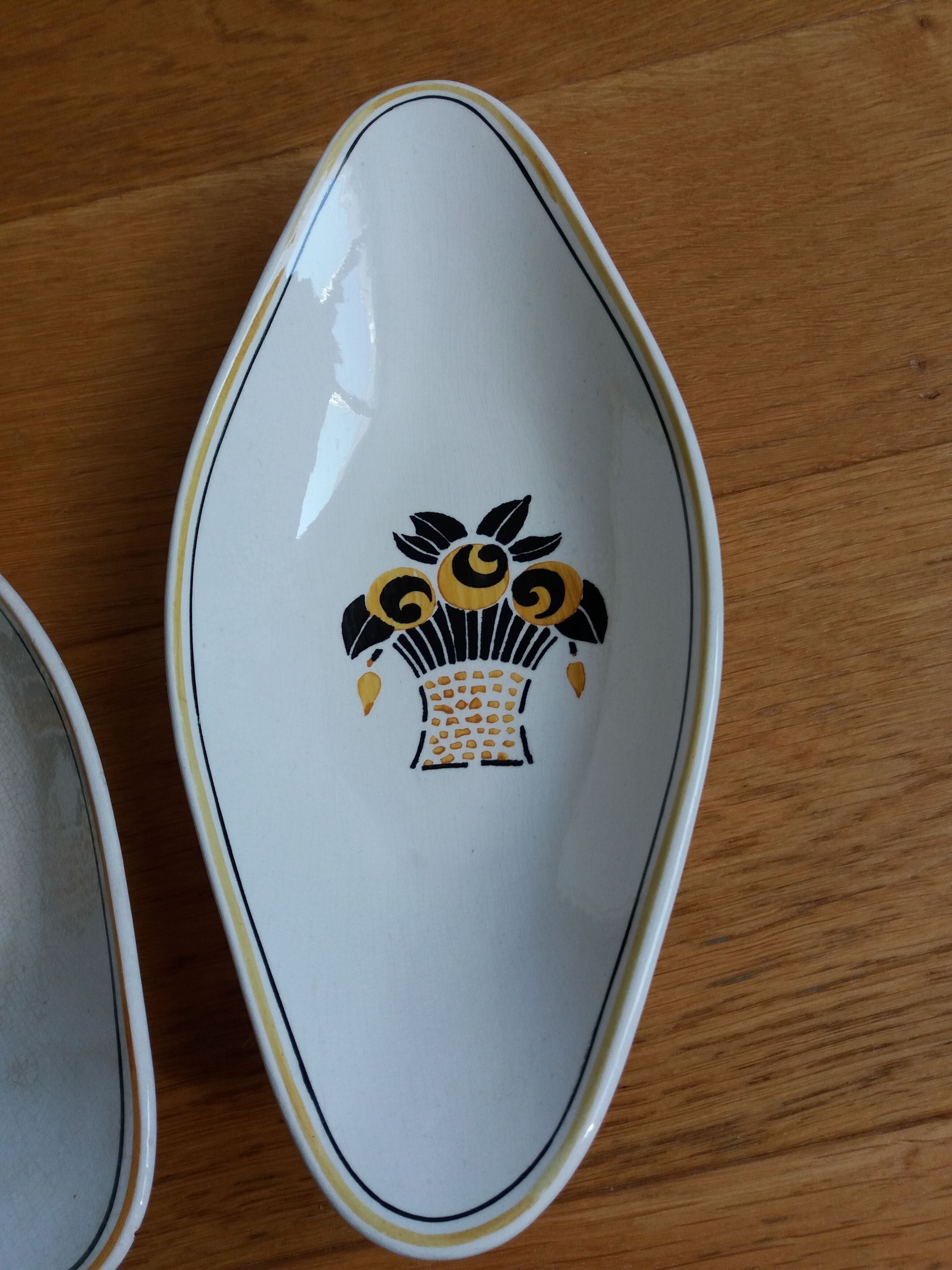 Ramekins raviers in earthenware Digoin Sarreguemines stencil decoration