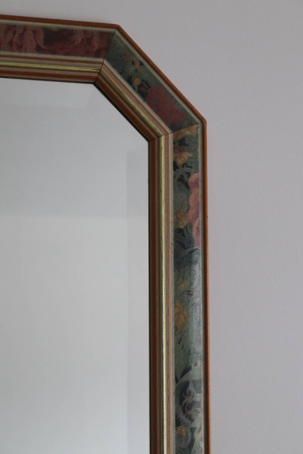 Miroir biseauté en bois peint vintage
