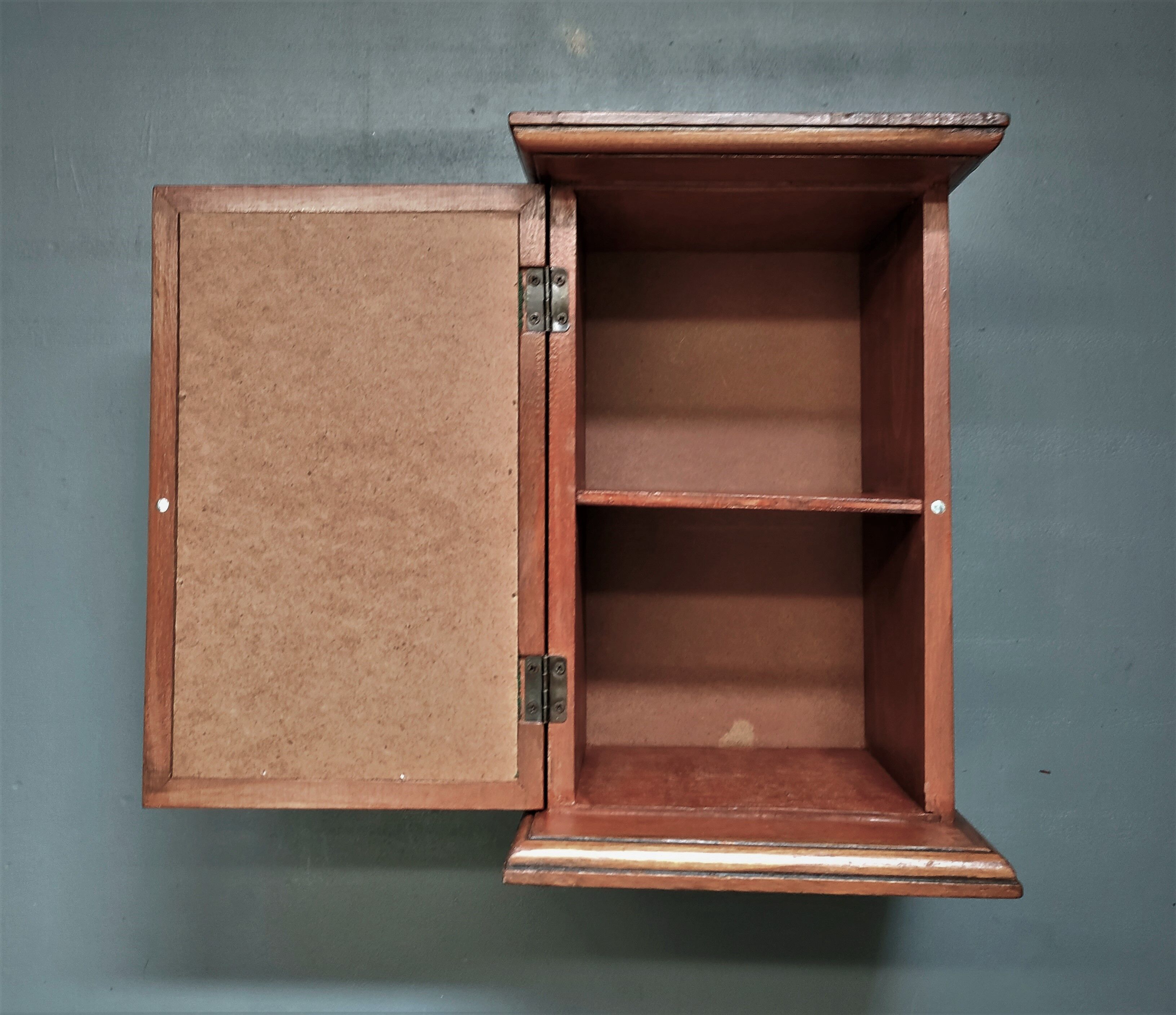 Display chest diorama for cd - billiards club - 80s - england
