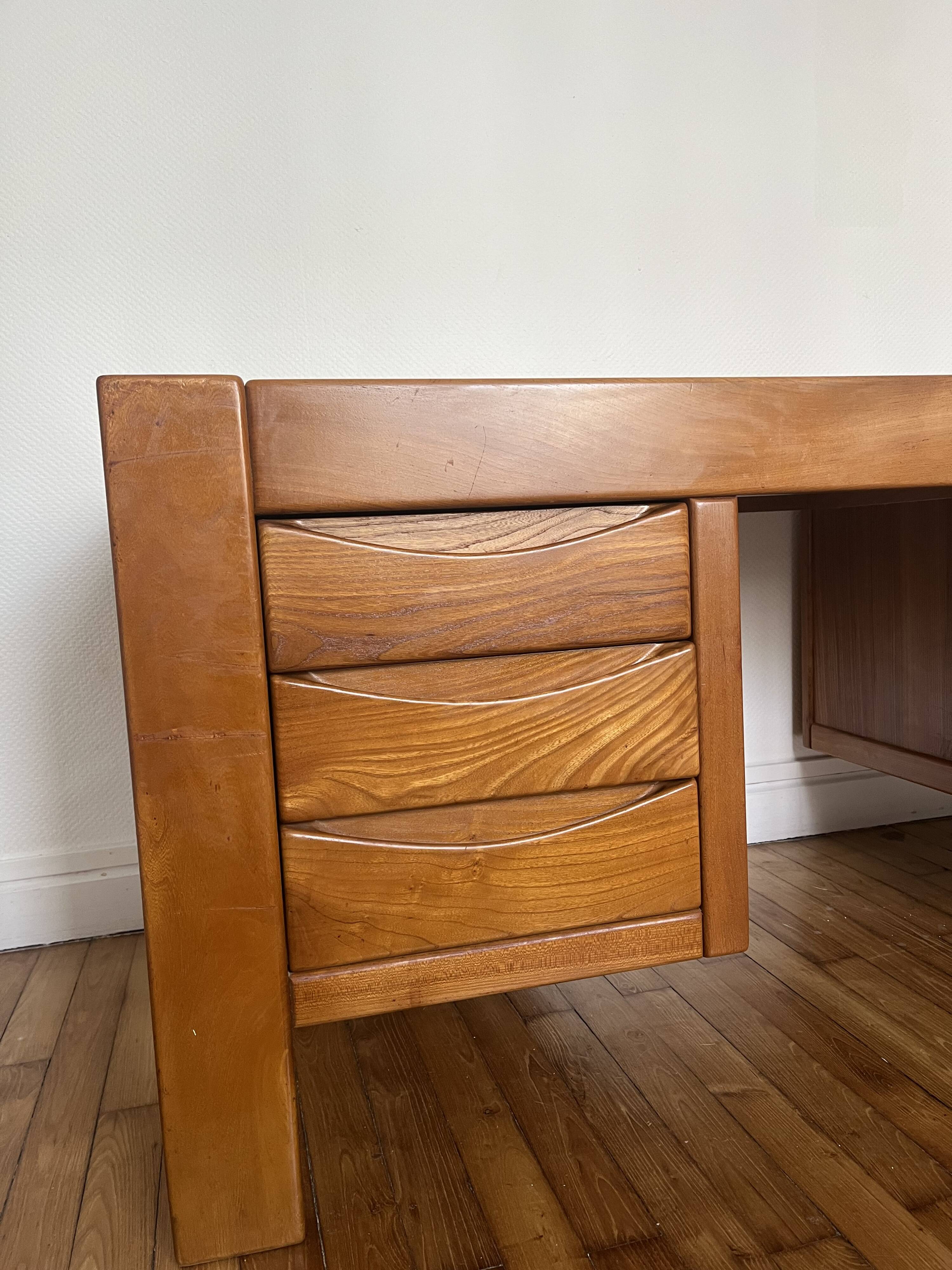 Bureau en orme de la Maison Regain