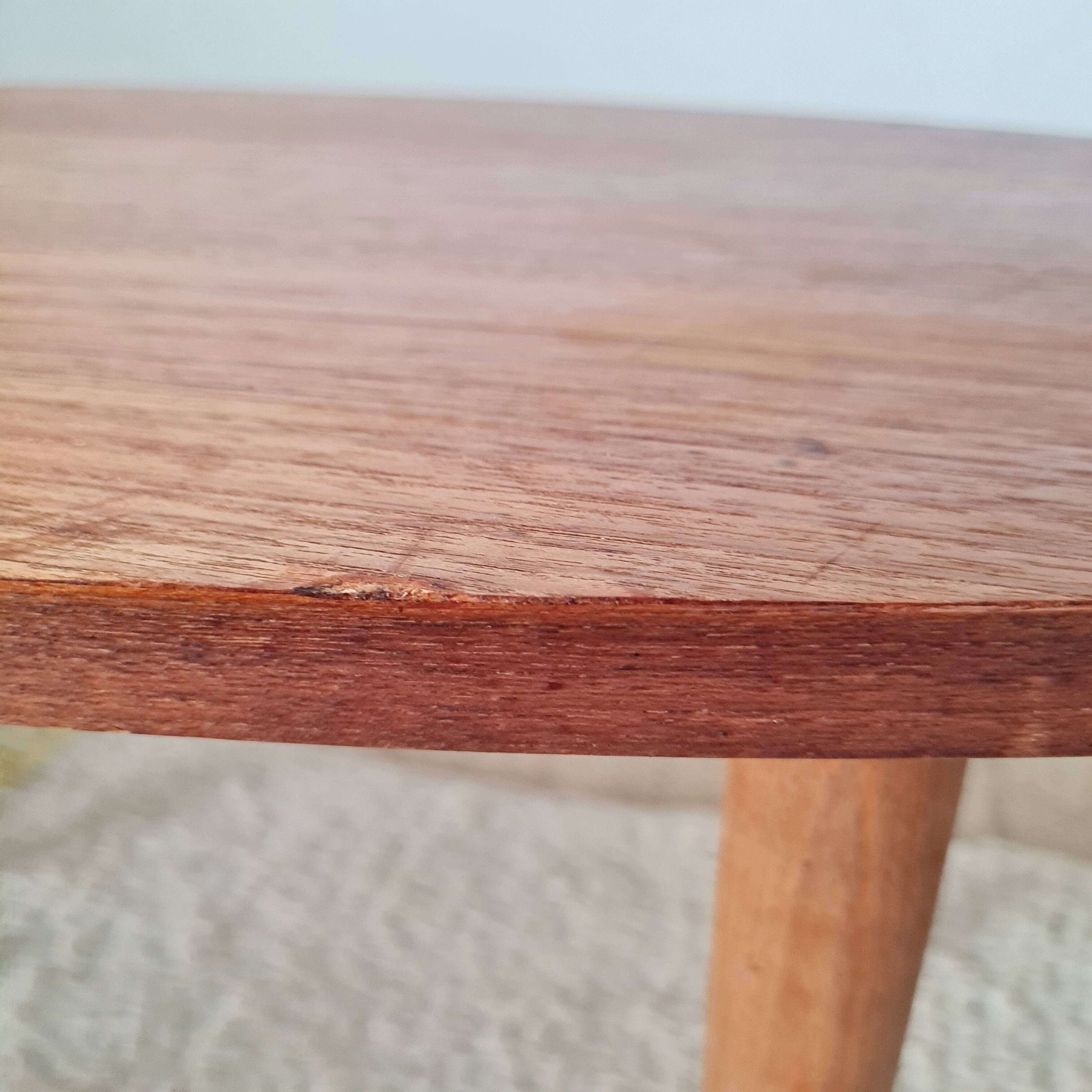 Table basse vintage plateau ovale scandinave