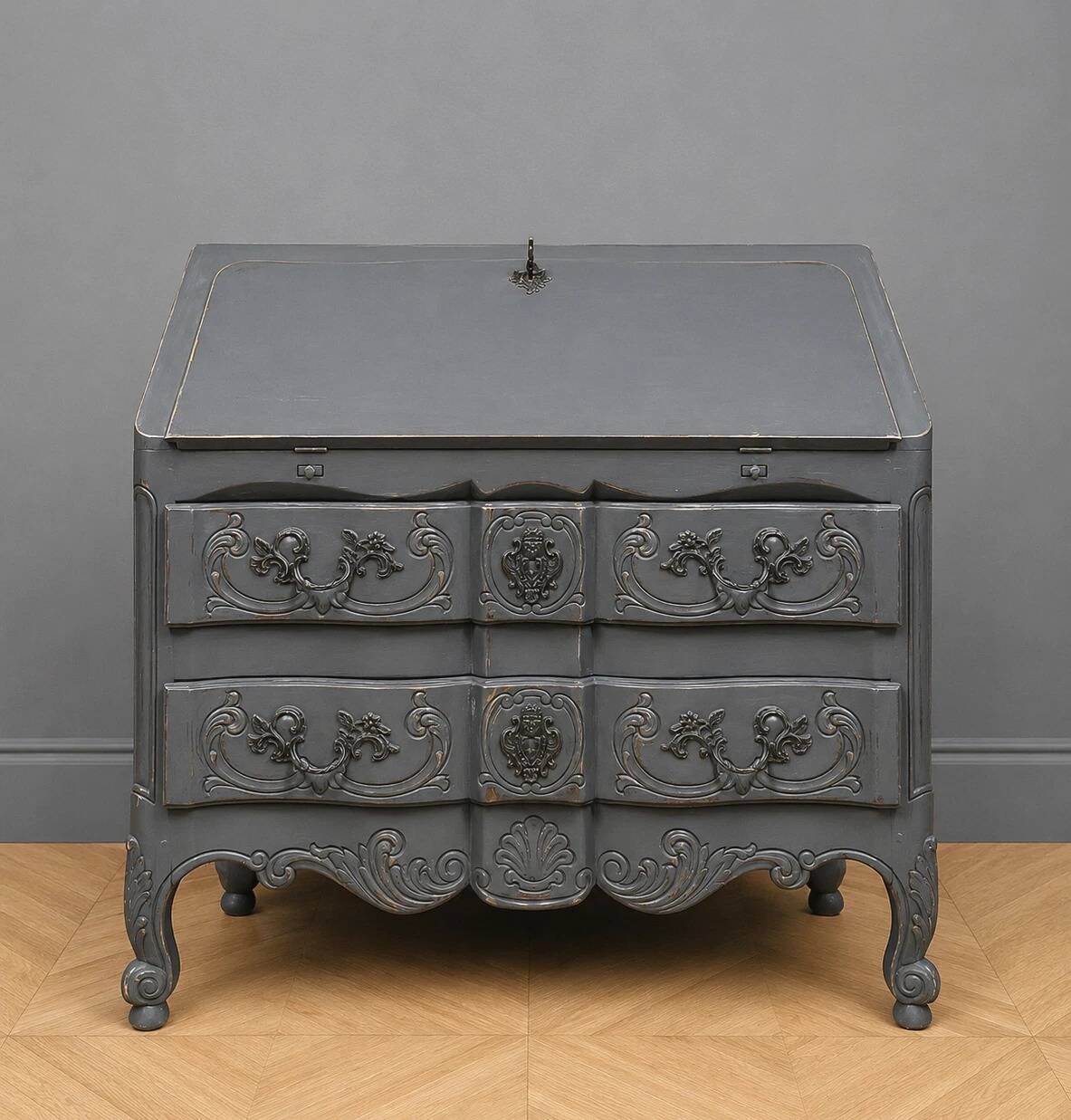Lacquered Louis XV style balbée writing commode in wood.