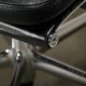 Chaise de bureau Charles & Ray Eames EA219 en chrome et cuir noir, Vitra
