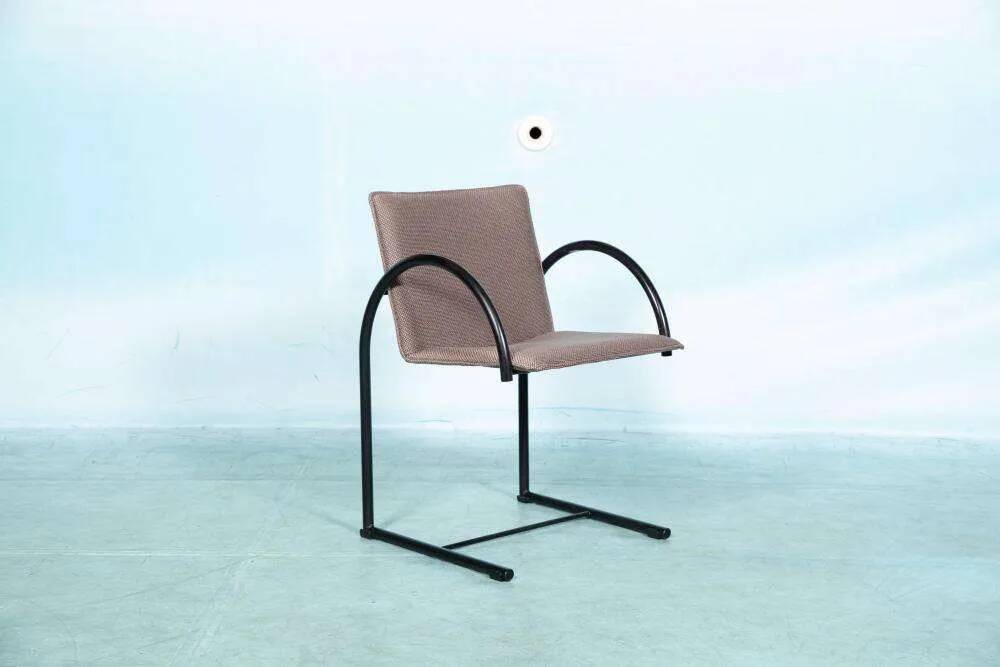 Set of four postmodern Metaform 'Cirkel' dining chairs.