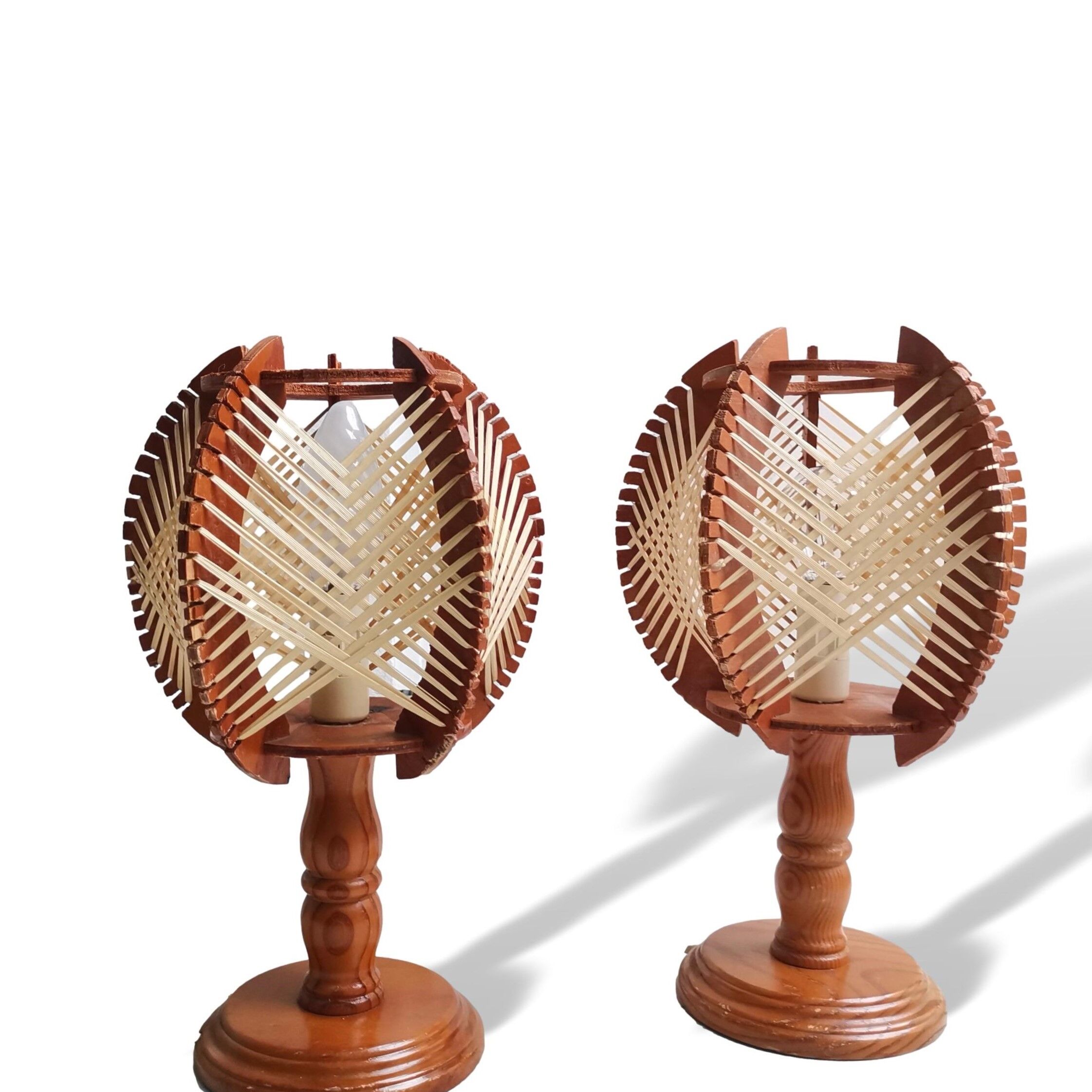 Paire de lampes de chevets en rotin