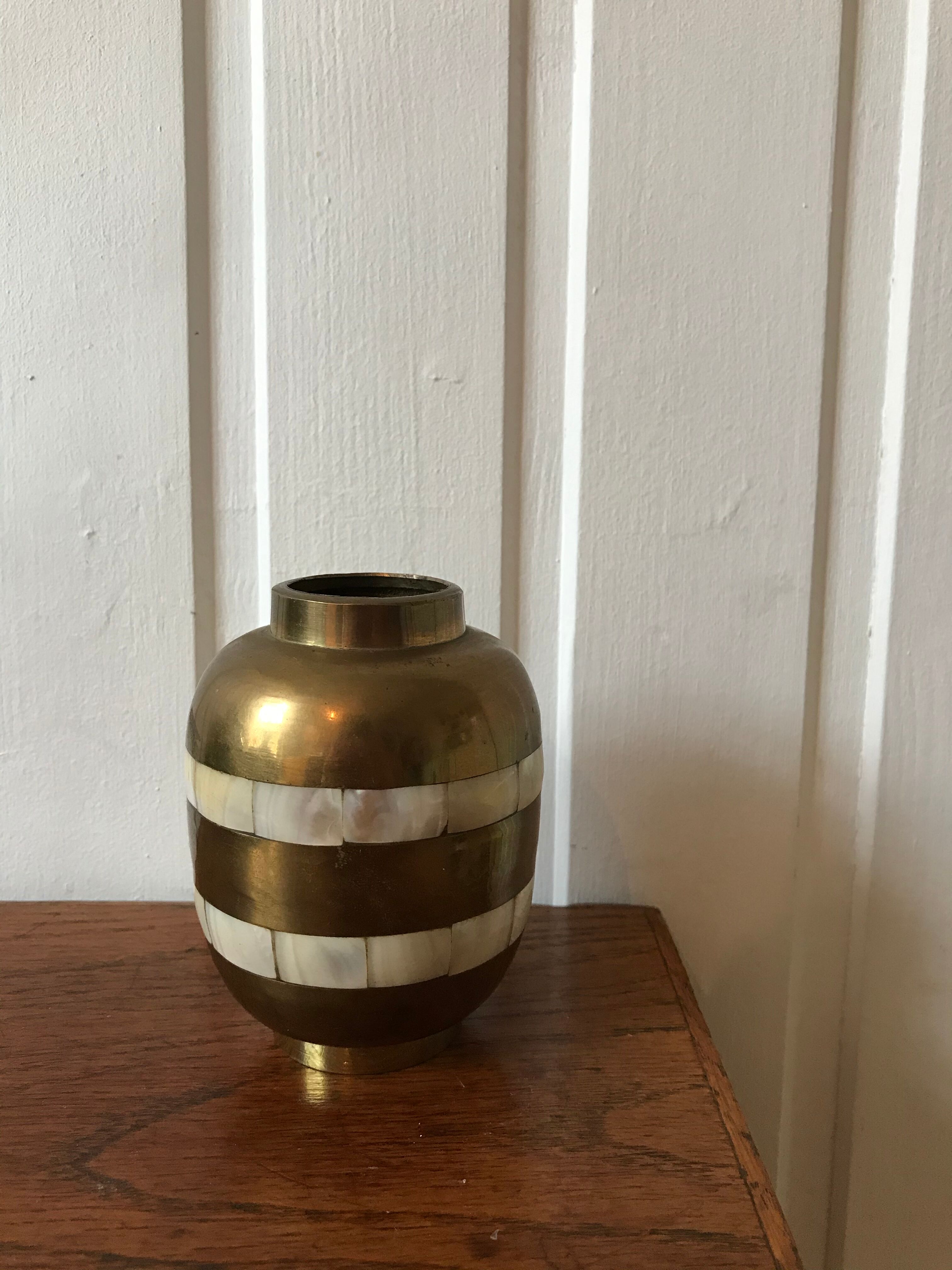 Vase laiton et nacre
