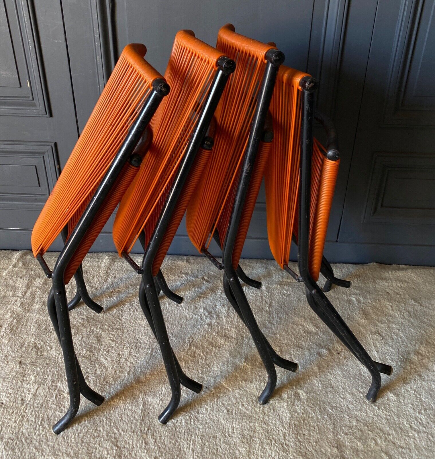 Suite of 4 folding armchairs scoubidou red and tubular black 1960