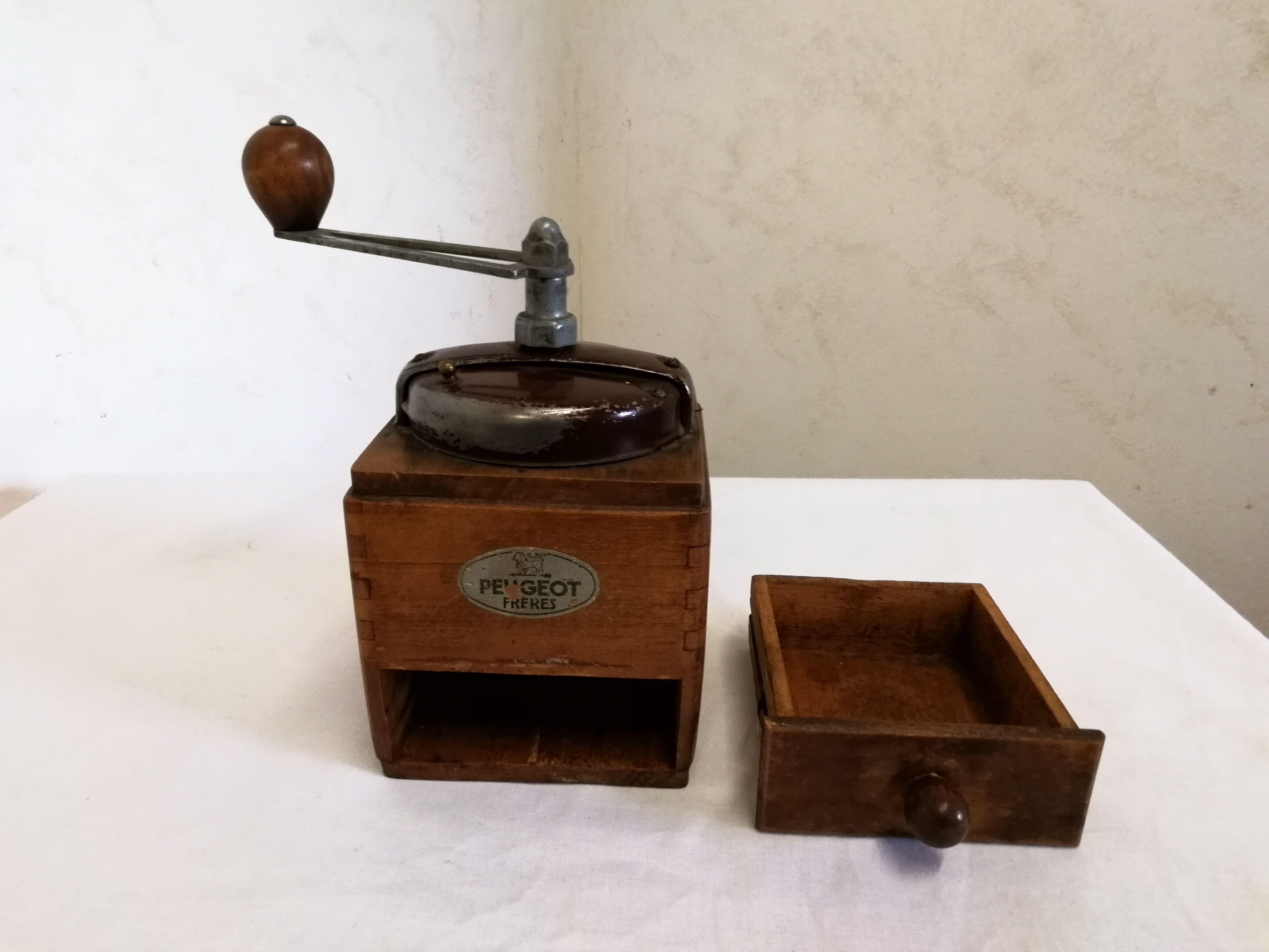 Former coffee mill peugeot frères