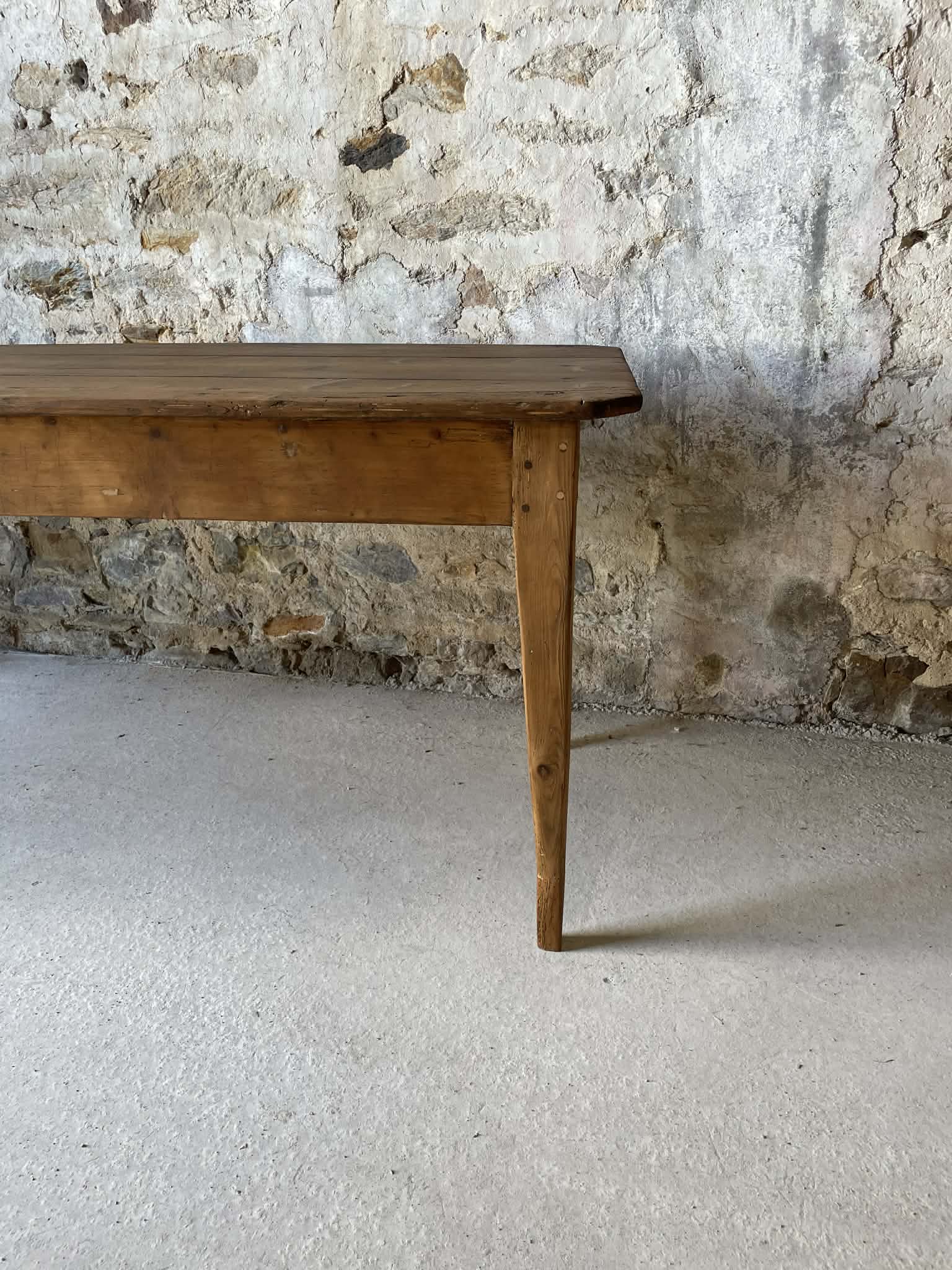 Antique wooden table with tapered legs – 200 cm