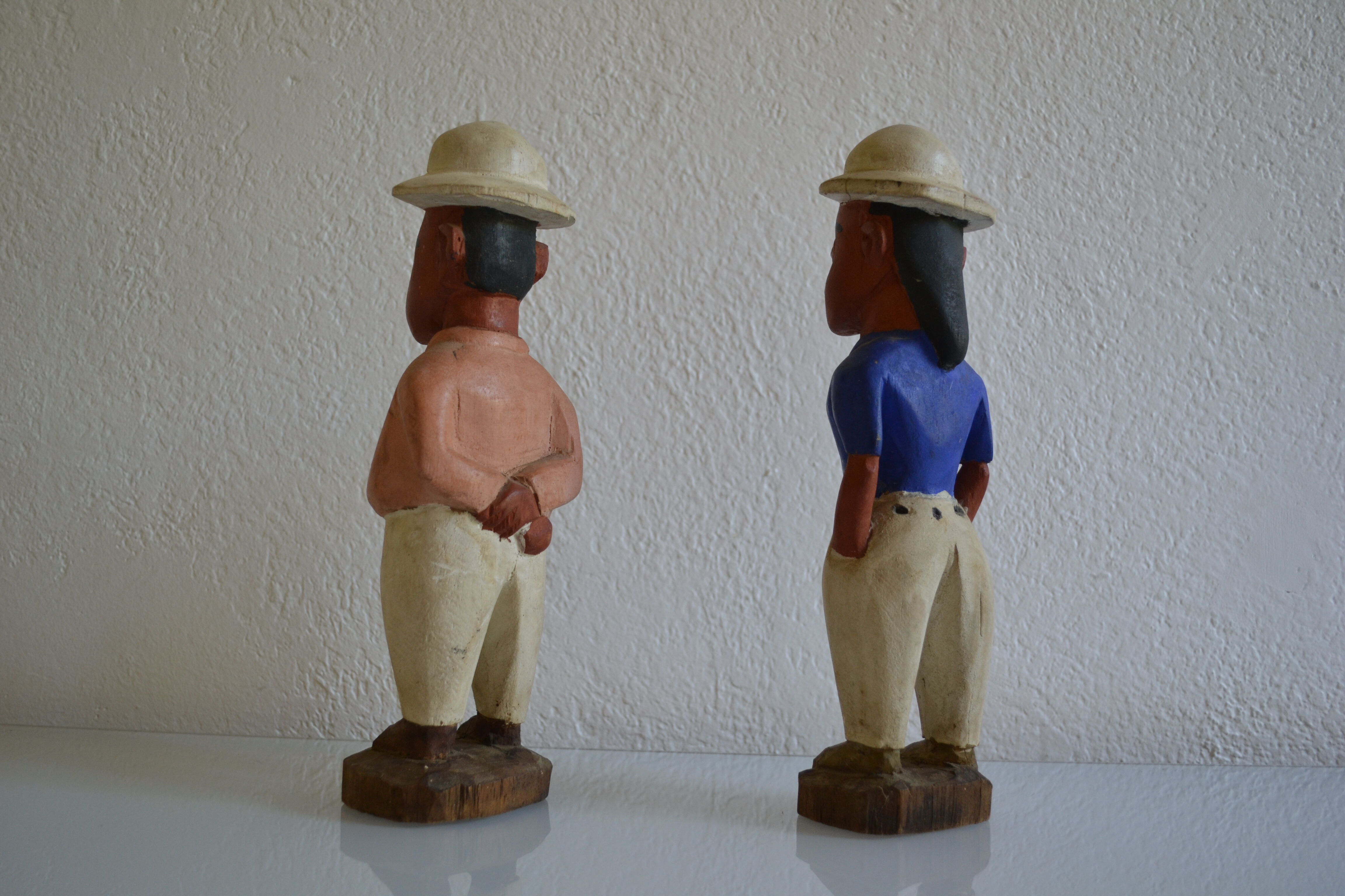 Couple of settlers African statuettes