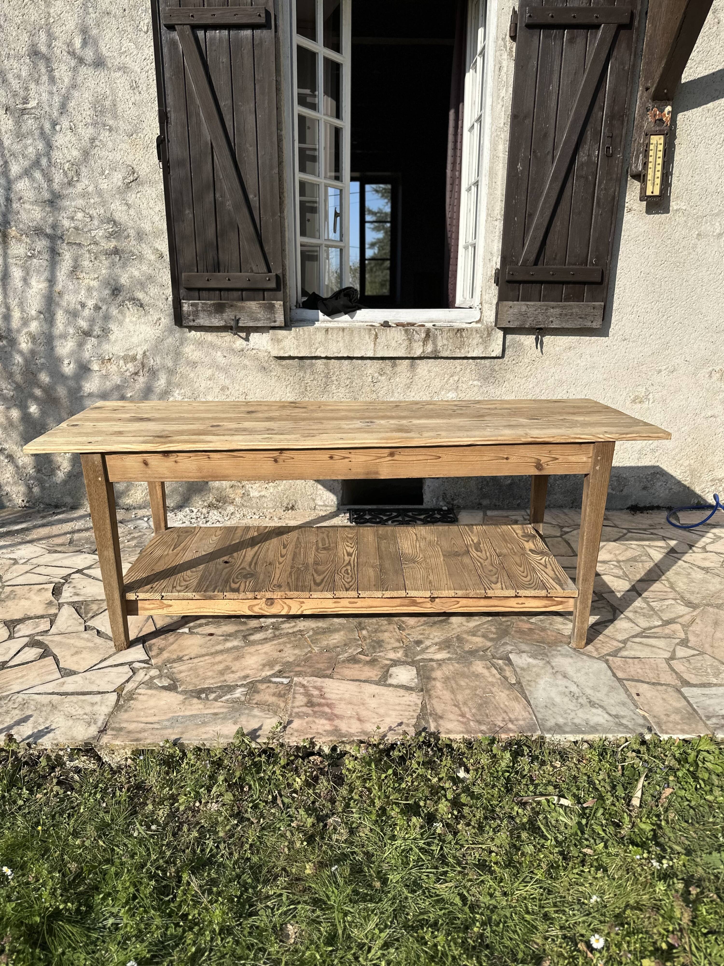 Farm table
