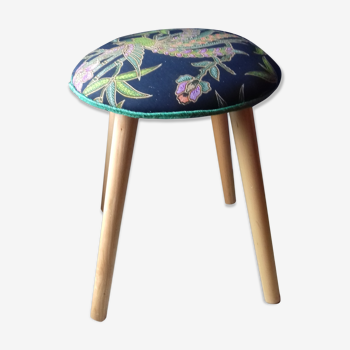 Jungle stool in wax fabric
