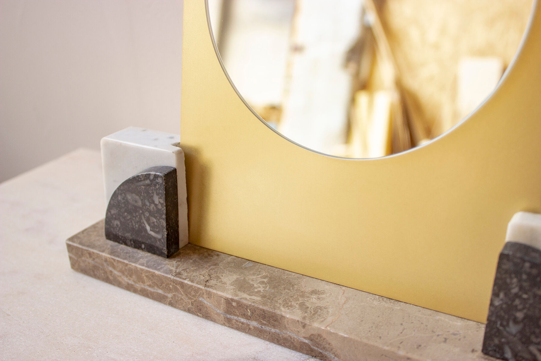 Mirror on base in brass and marble 3 colors