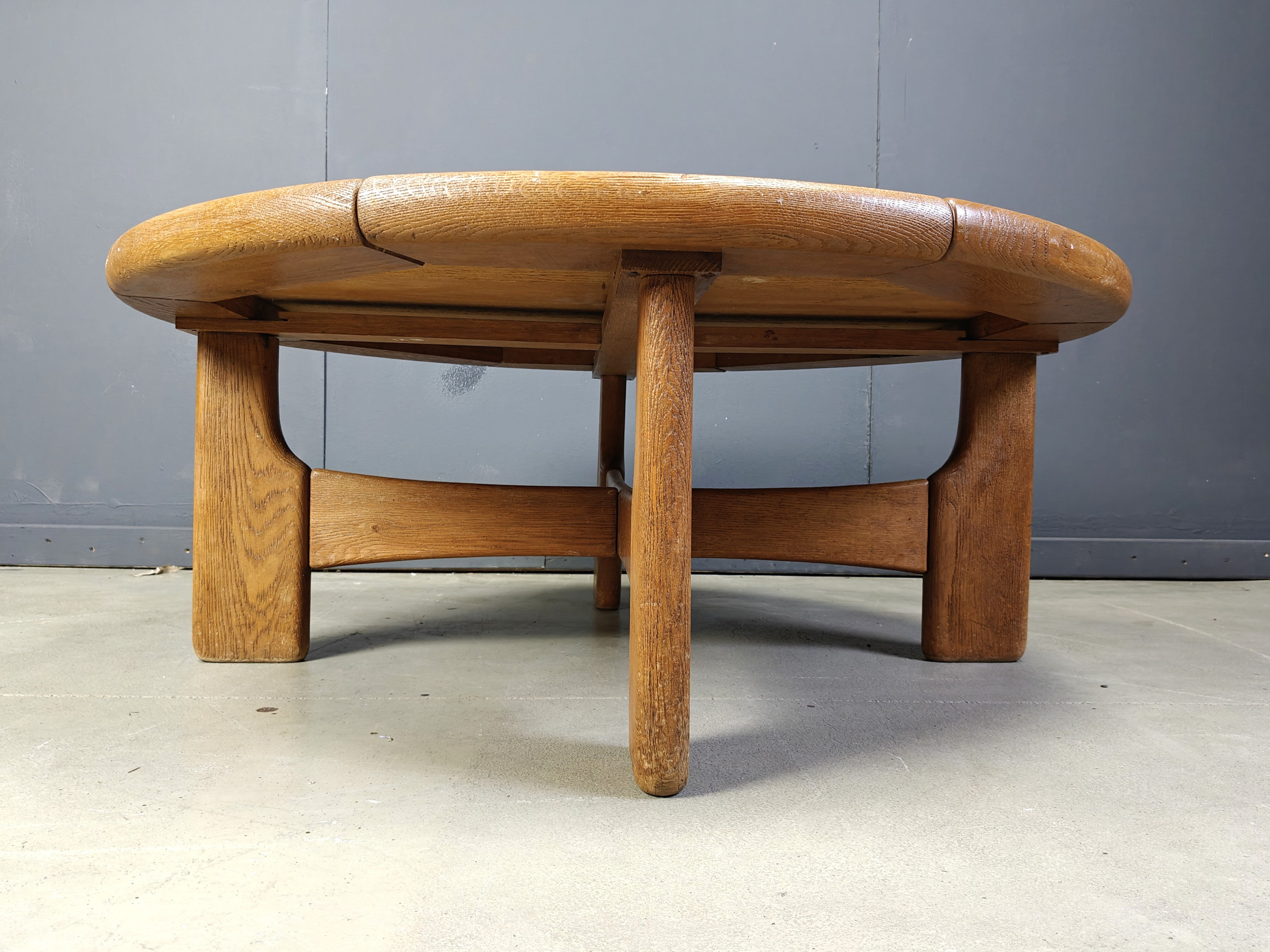 Table basse ronde en chêne danois, années 1960