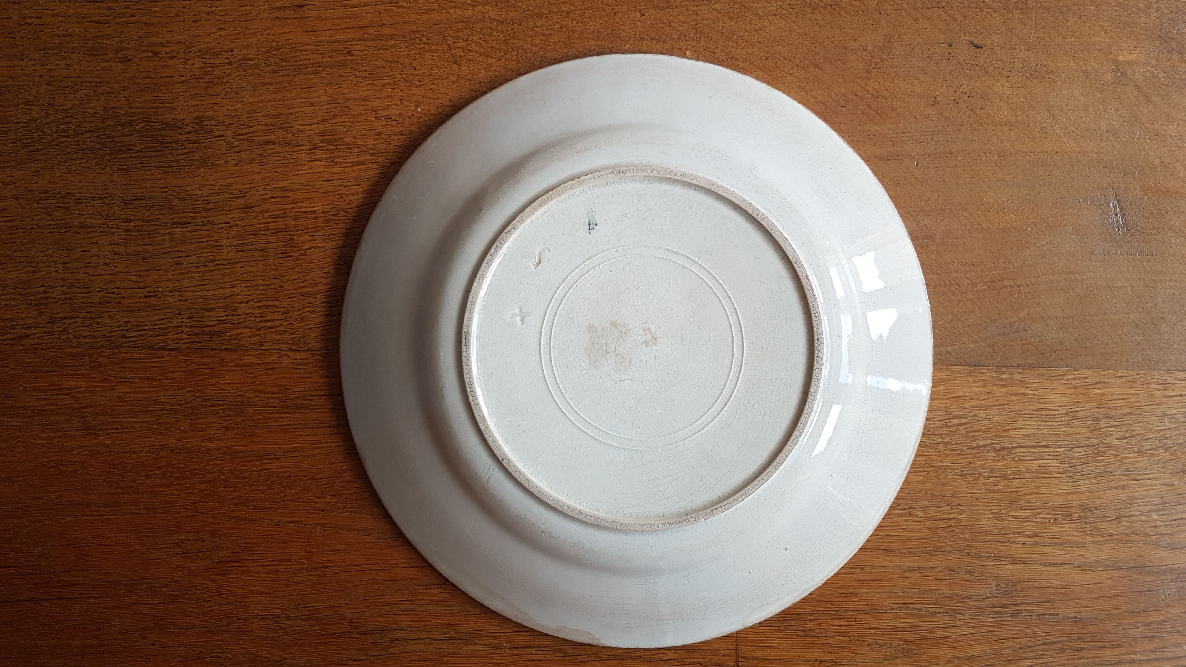 Plate with decoration of flowers