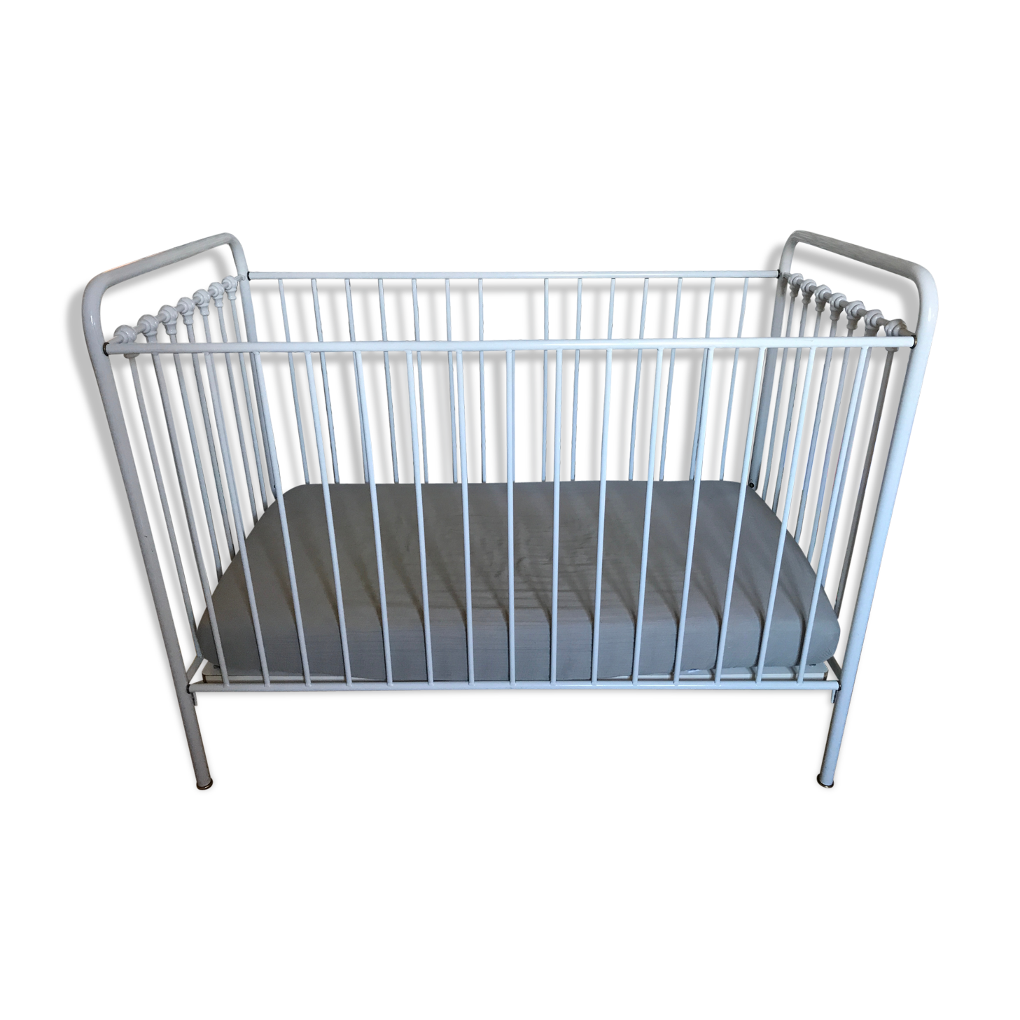 Baudou/Bonpoint bar bed in white metal for children