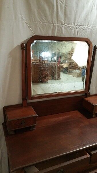 Mahogany hairdresser