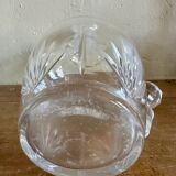 Carafe ancienne en verre moulé