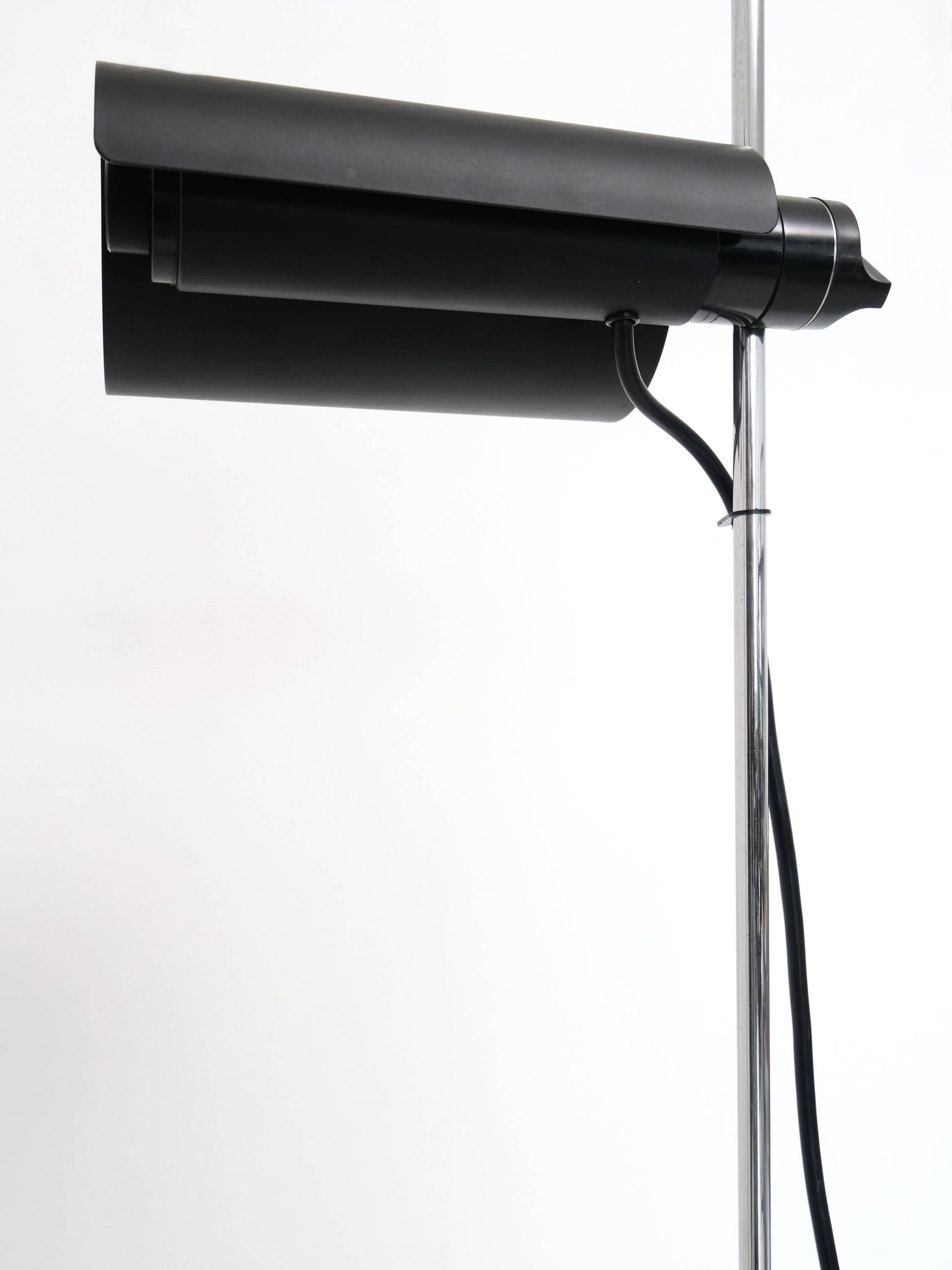Lampadaire Oluce modèle DIM 333 de Vico Magistretti