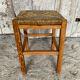 Tabouret ancien en bois sculpté et paille