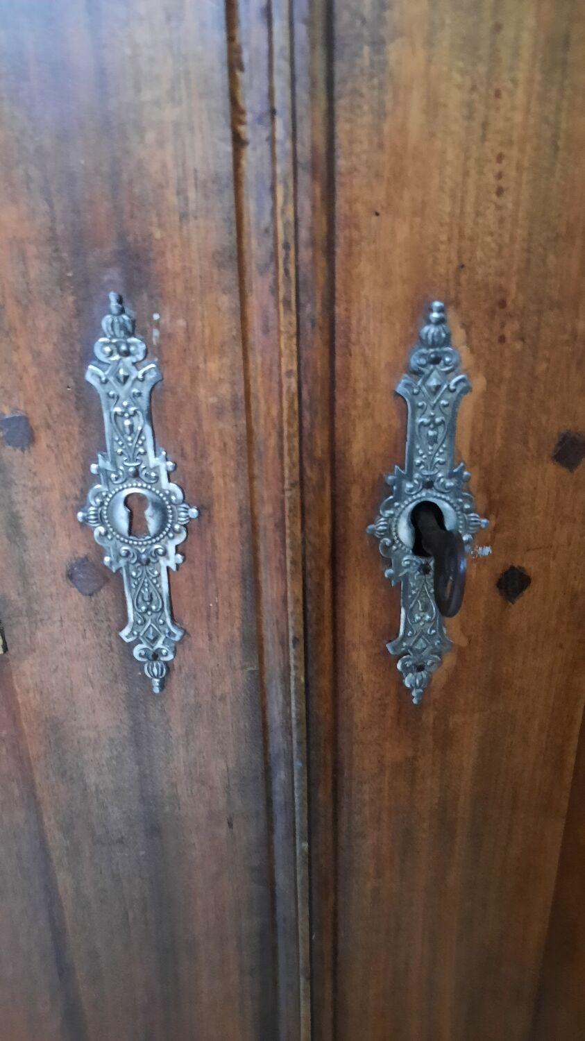Armoire parisienne