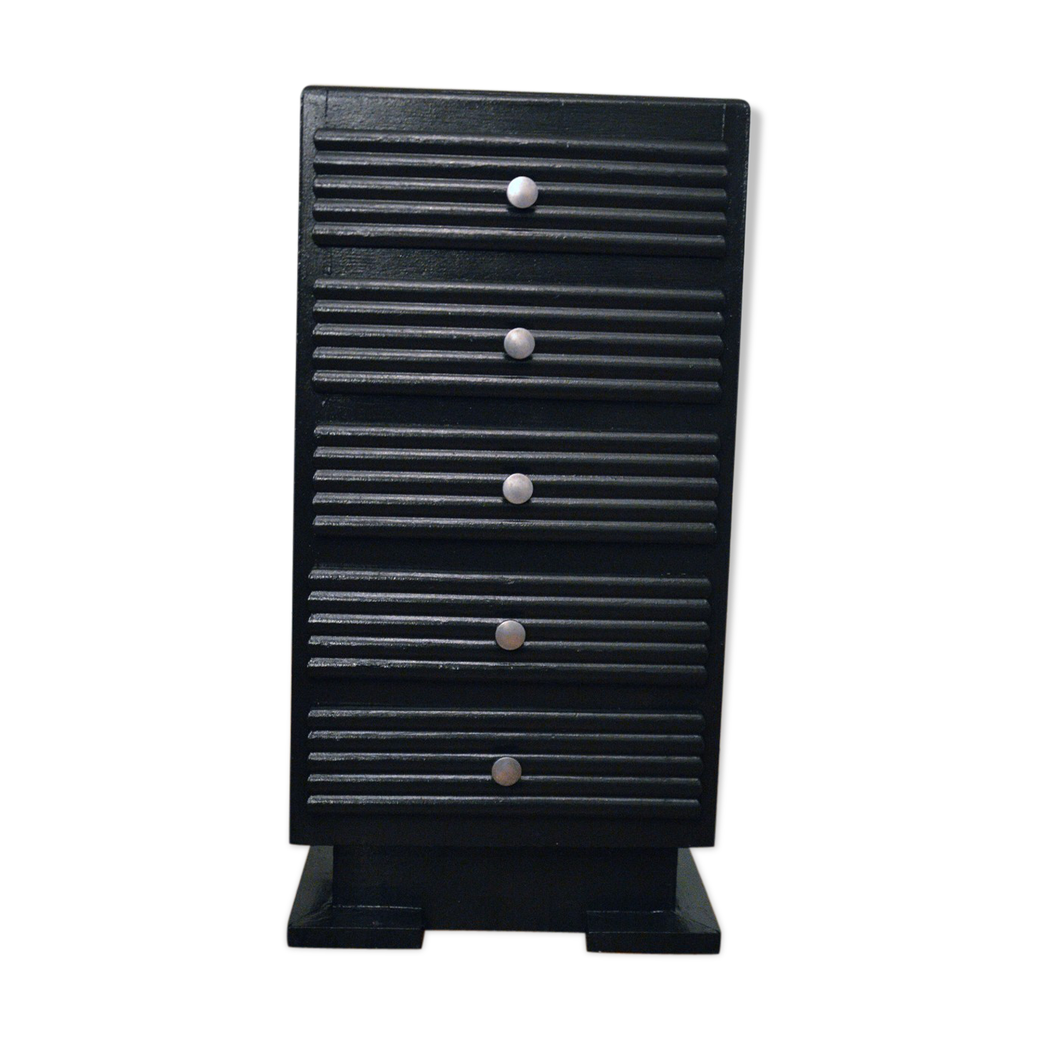 Black darkness chiffonier