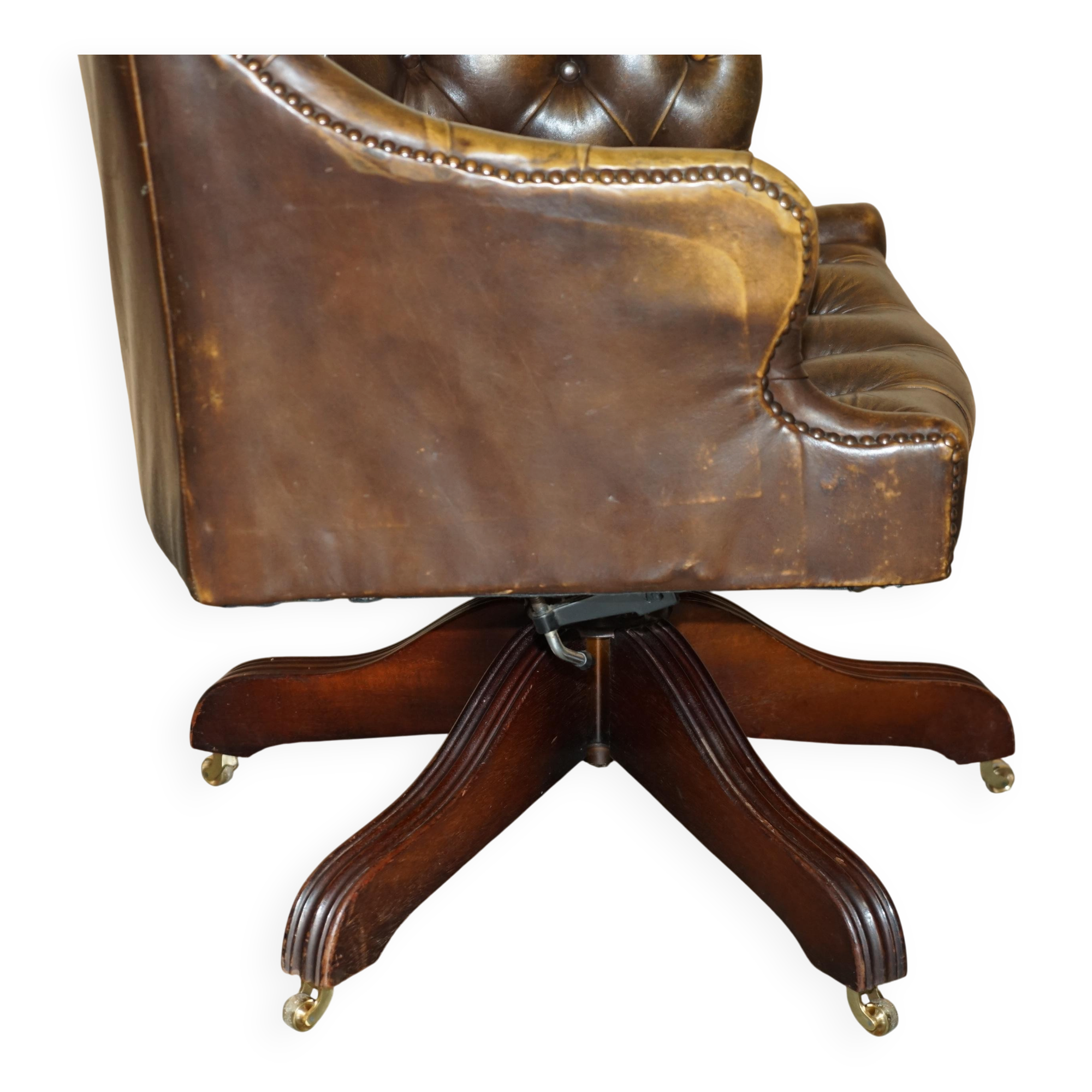 Fauteuil Chesterfield vintage en cuir vieilli