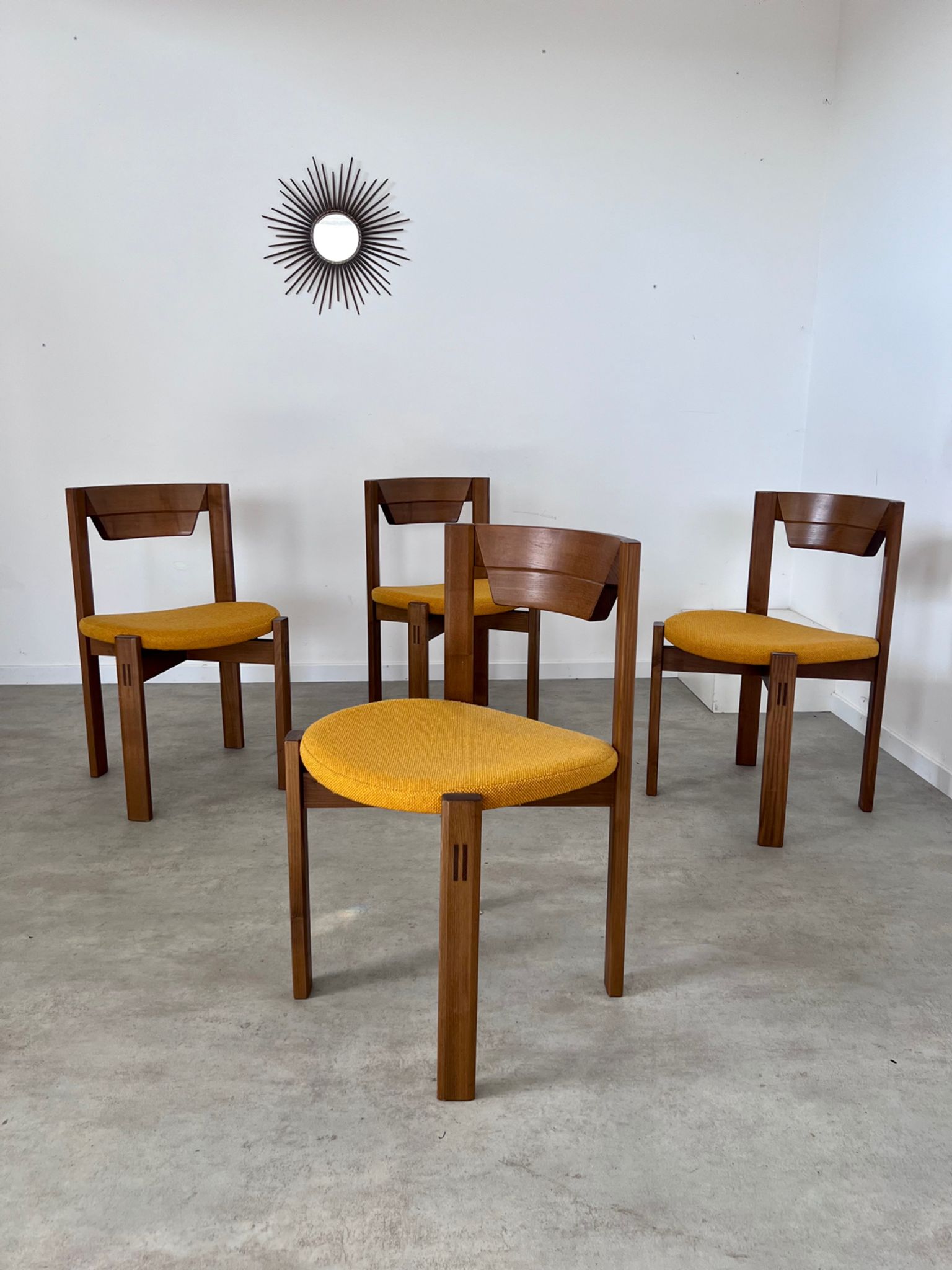 Set of 4 Scandinavian style chairs Girsberger 70s vintage solid wood