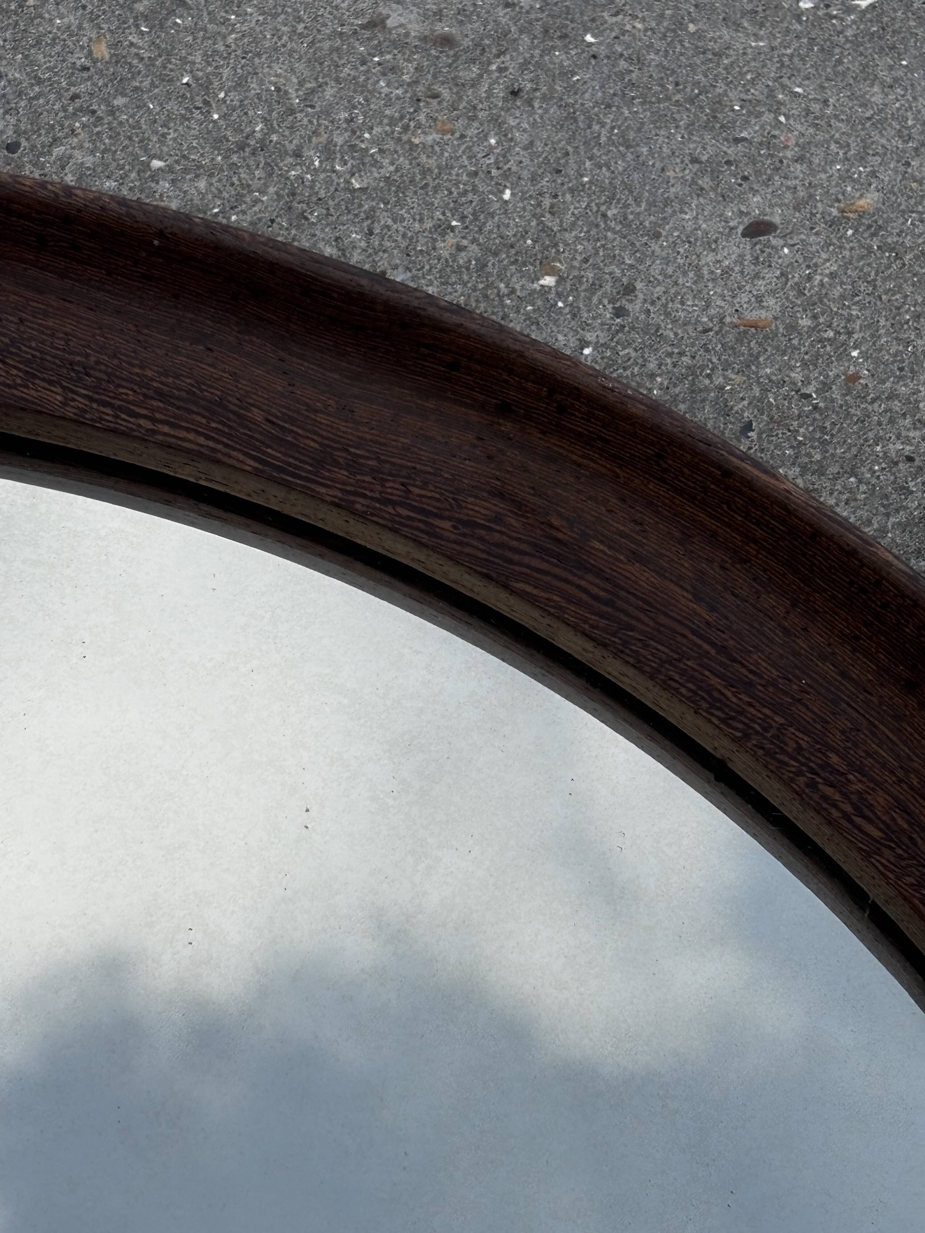Miroir rond vintage scandinave en bois de wengé avec bracelet en cuir, design années 60