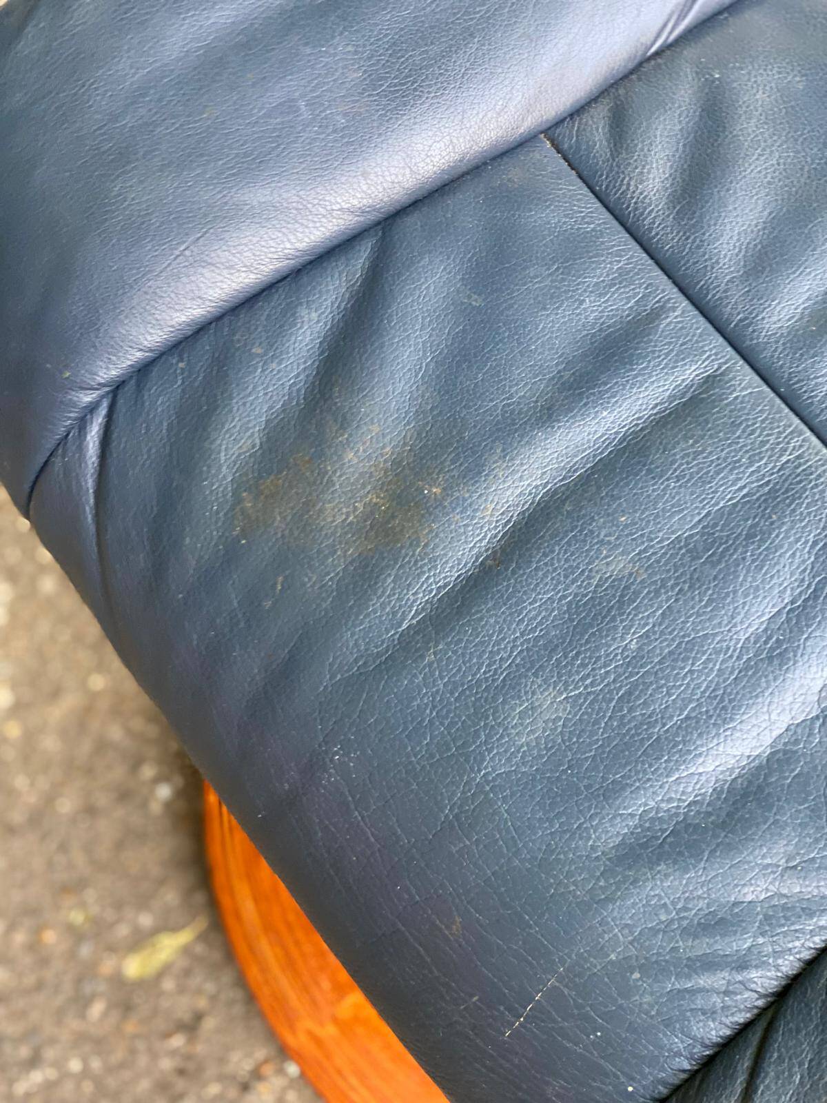 Stressless scandinave en bois massif courbé et cuir bleu