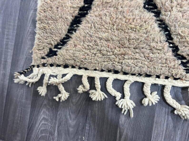Moroccan wool rug 250cm x 150cm