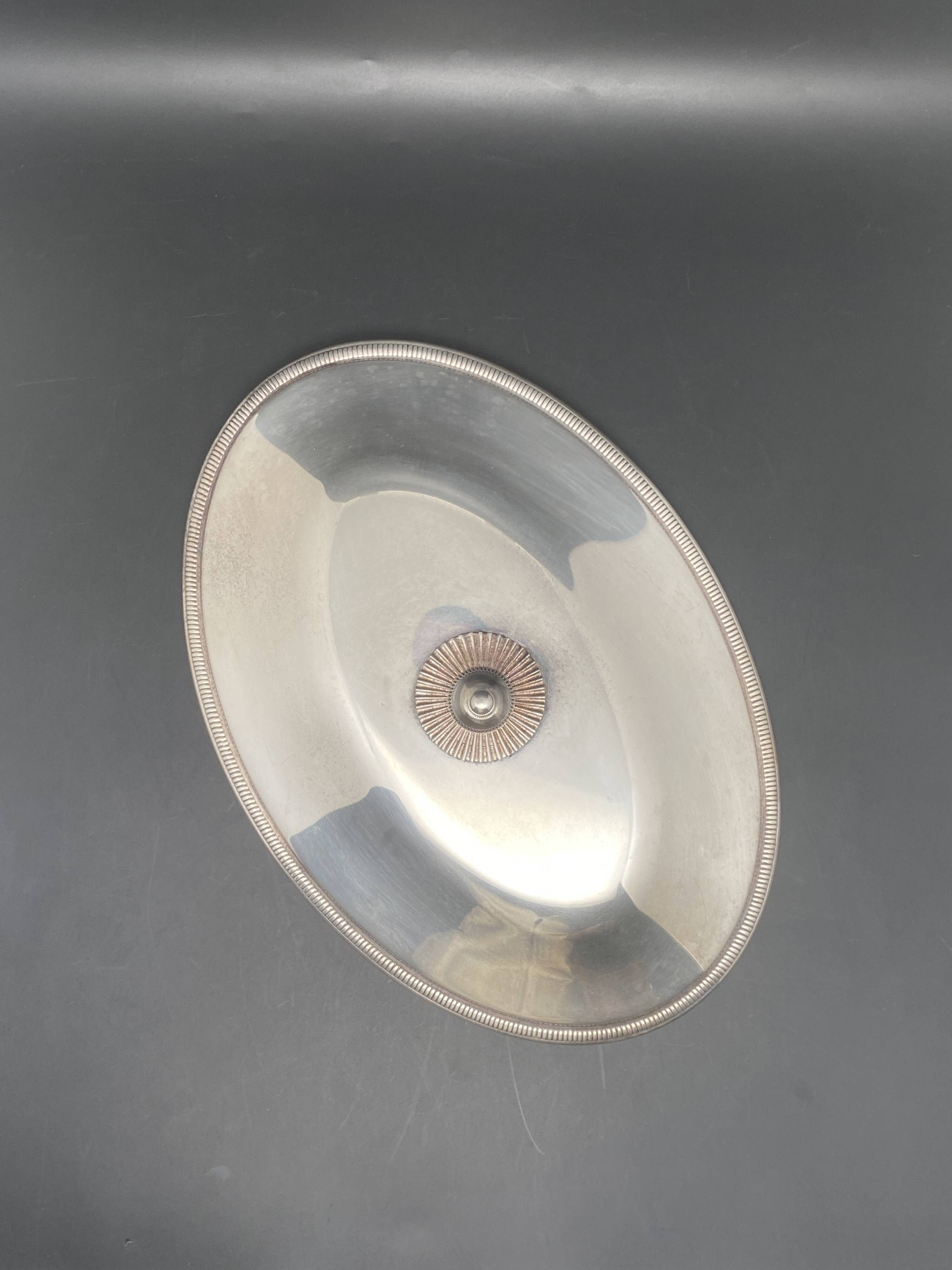 Oval dish with lid in white metal and copper