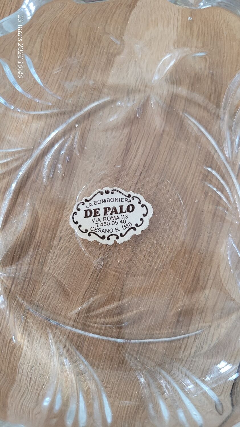 Transparent glass bonbonnière